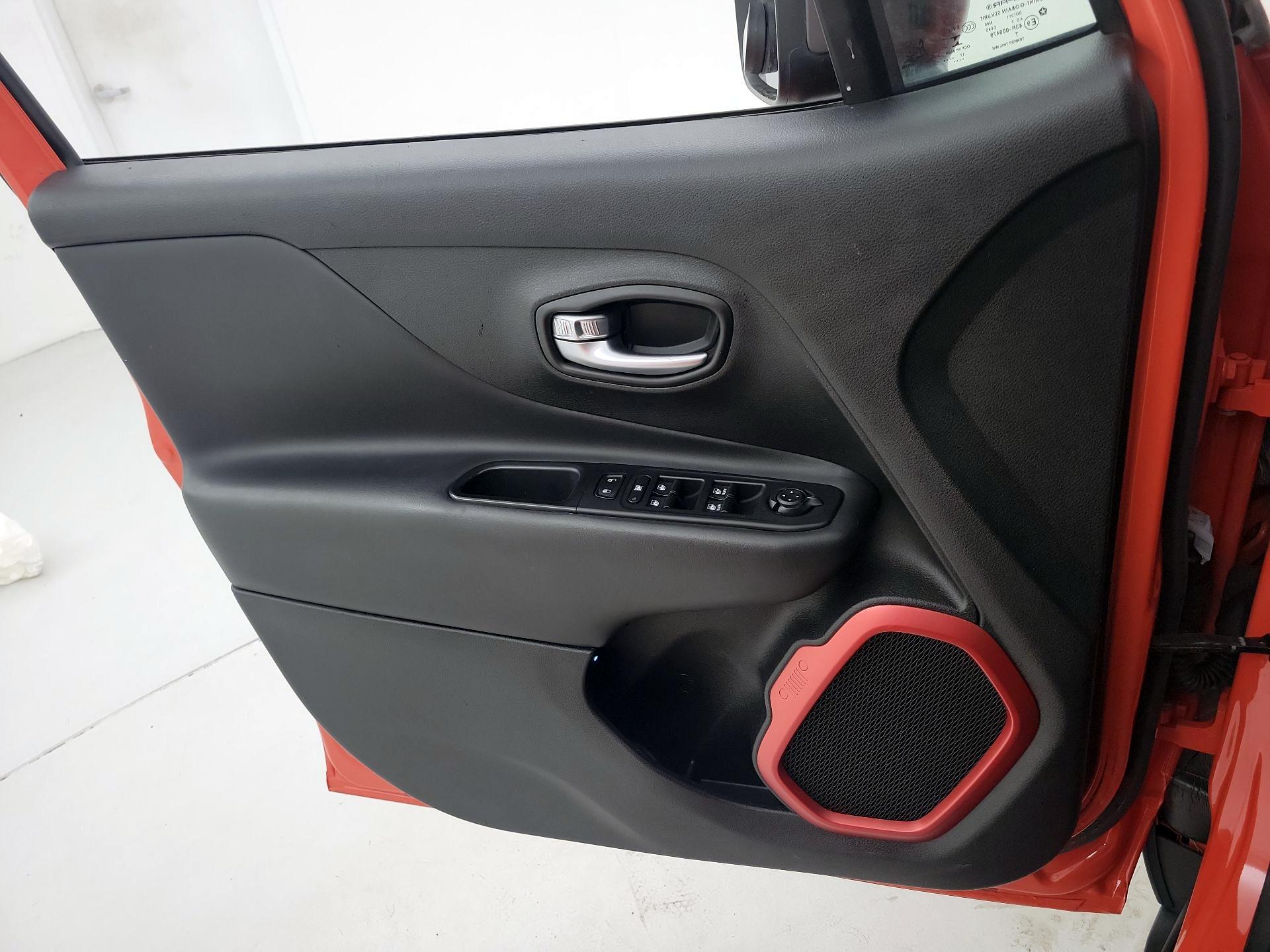 Thumbnail: 2017 Jeep Renegade - 12