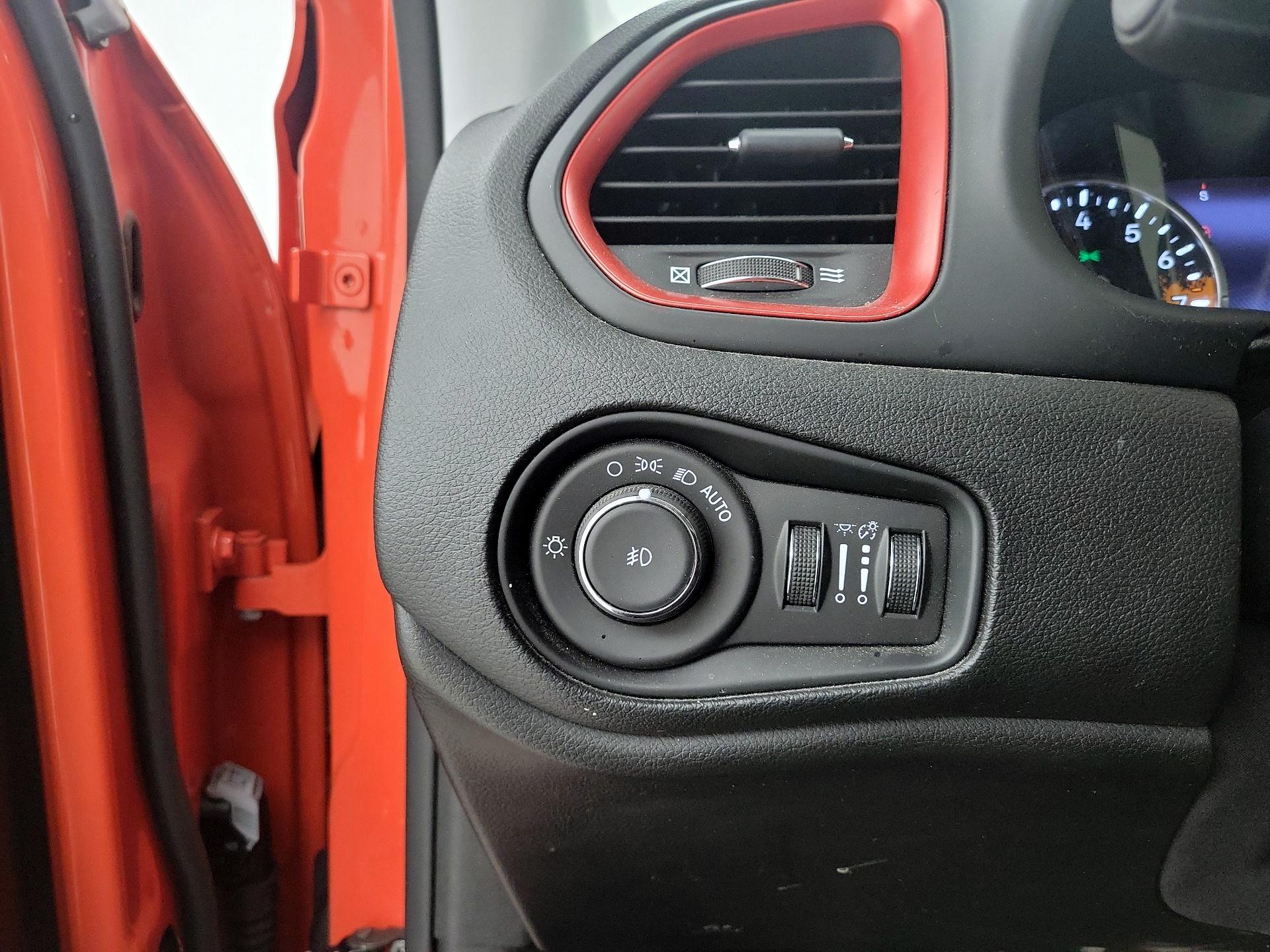 Thumbnail: 2017 Jeep Renegade - 13