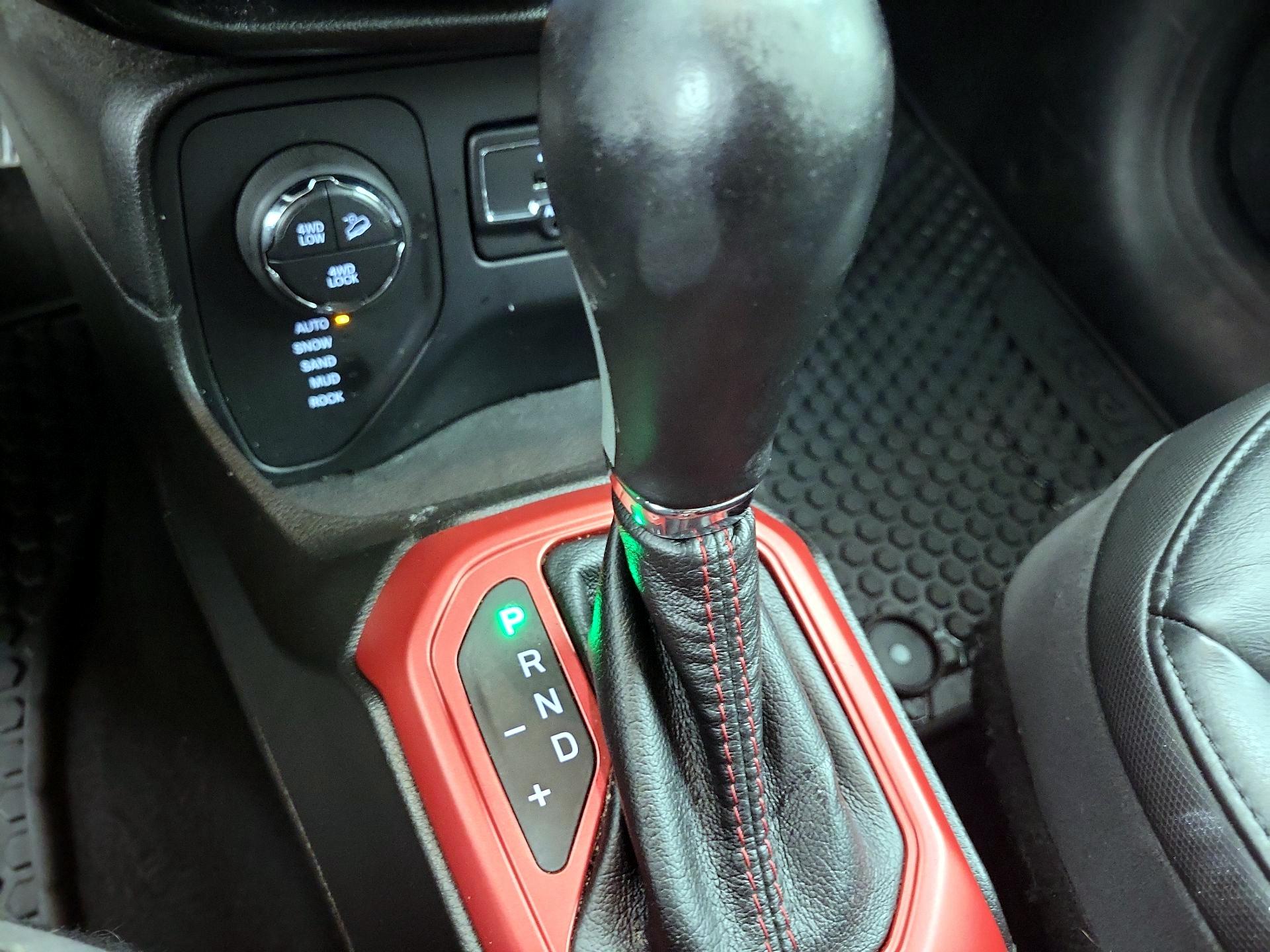 Thumbnail: 2017 Jeep Renegade - 17