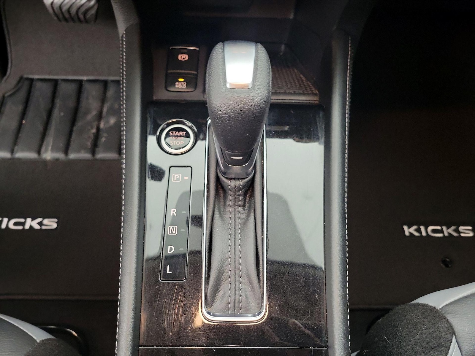 2024 Nissan Kicks SR - Photo 18