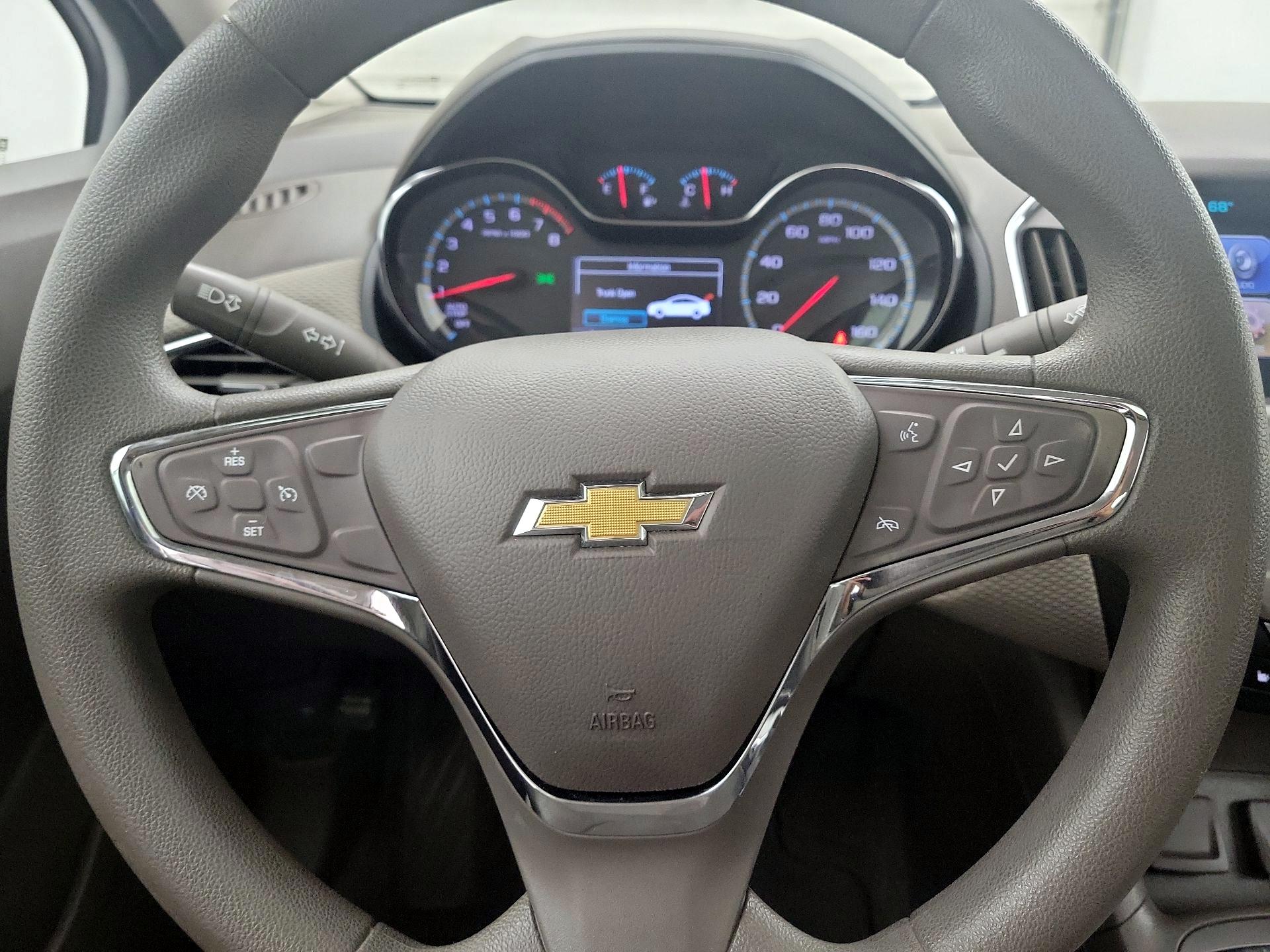 Thumbnail: 2017 Chevrolet Cruze - 10