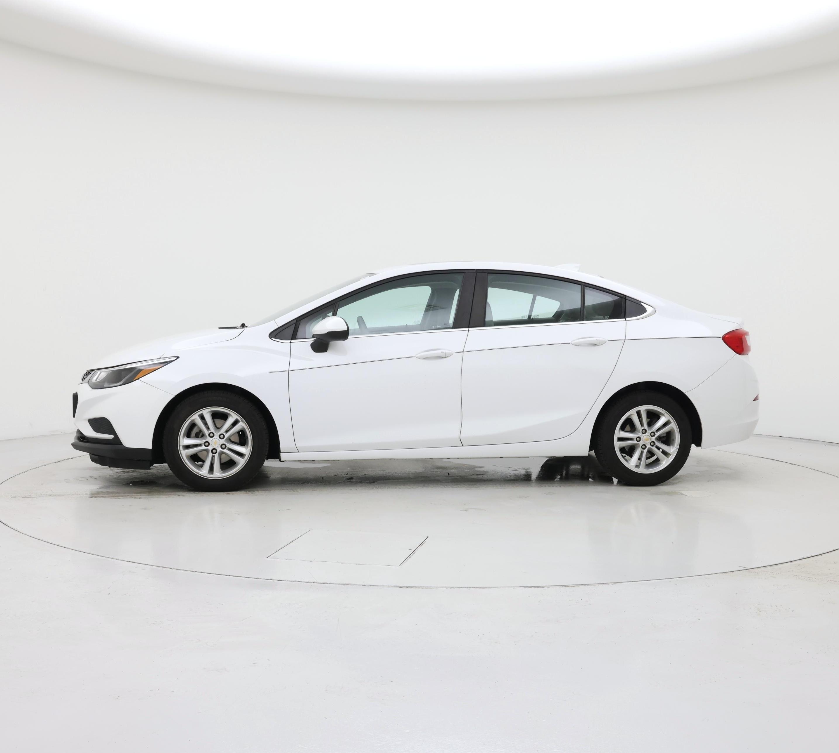 Thumbnail: 2017 Chevrolet Cruze - 3
