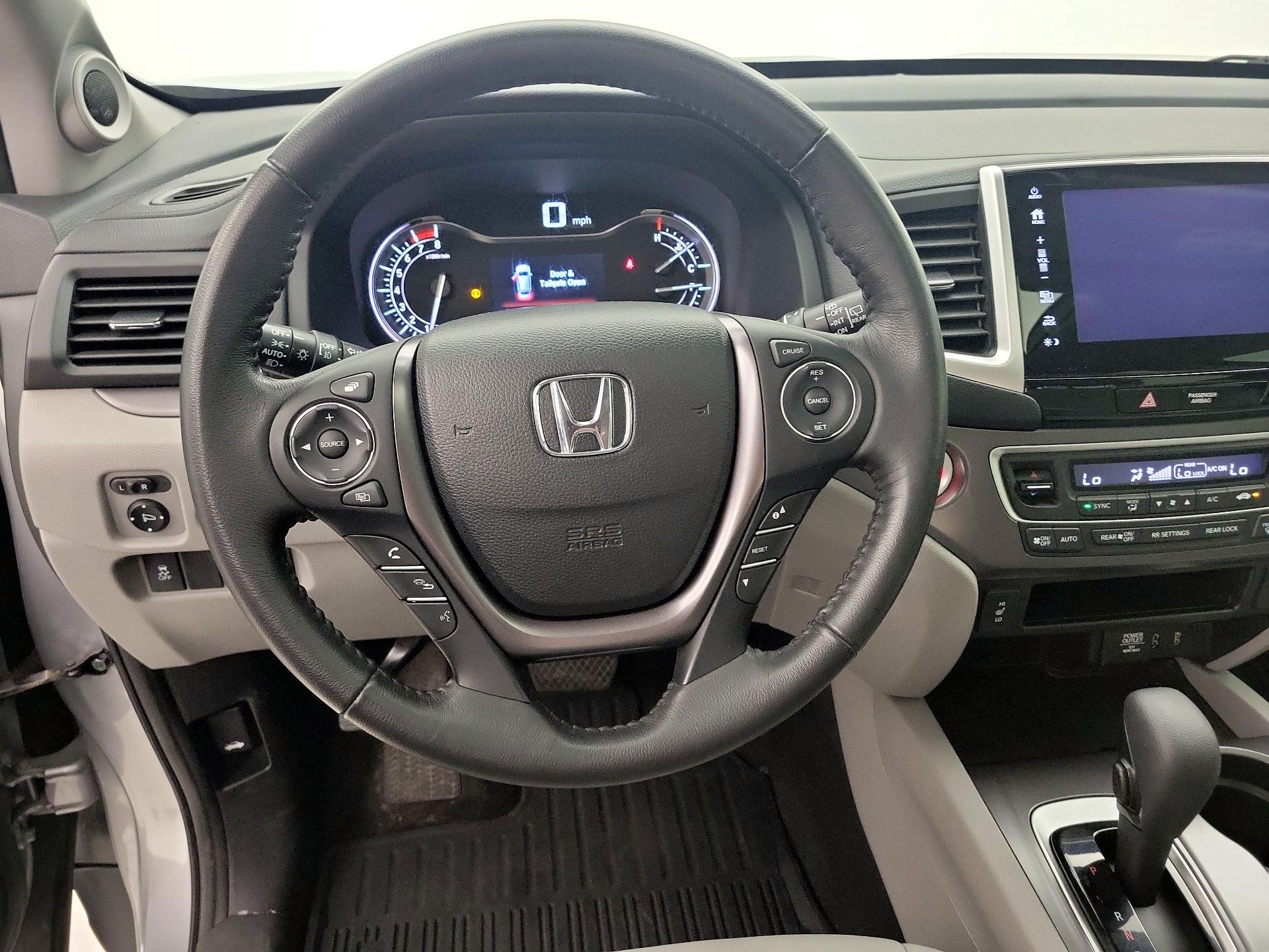 Thumbnail: 2017 Honda Pilot - 10