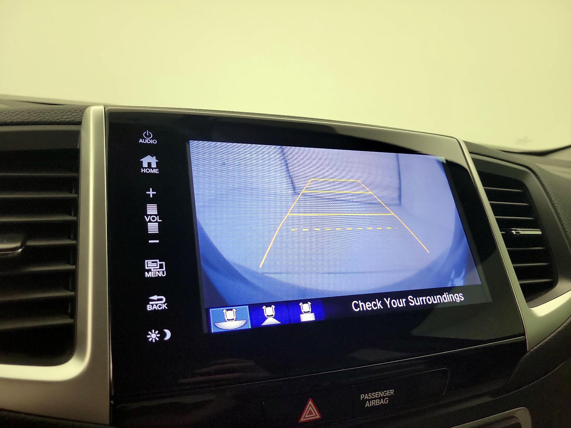 Thumbnail: 2017 Honda Pilot - 14