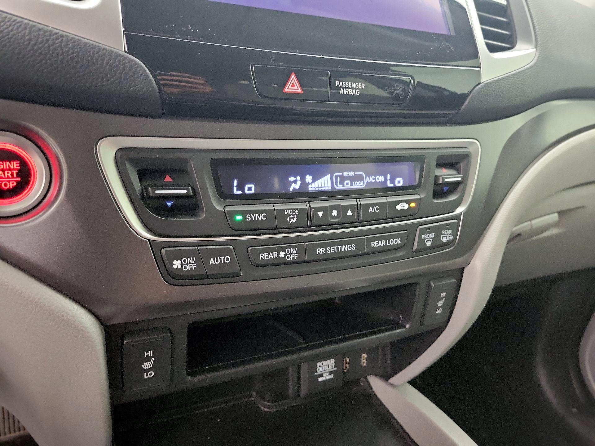 Thumbnail: 2017 Honda Pilot - 16