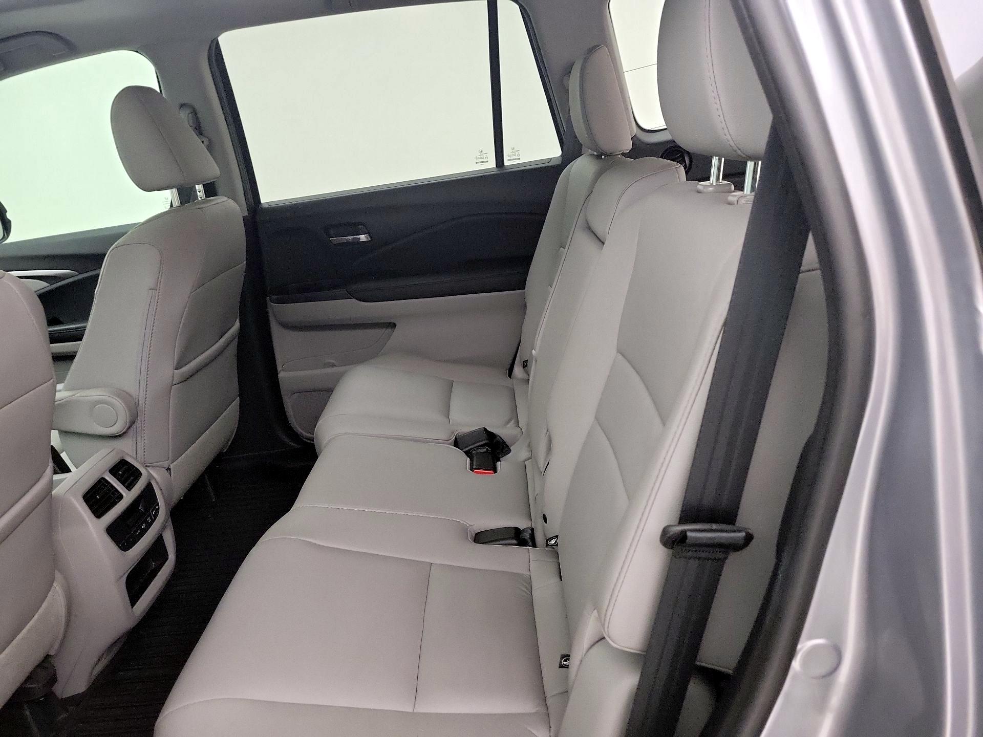 Thumbnail: 2017 Honda Pilot - 20