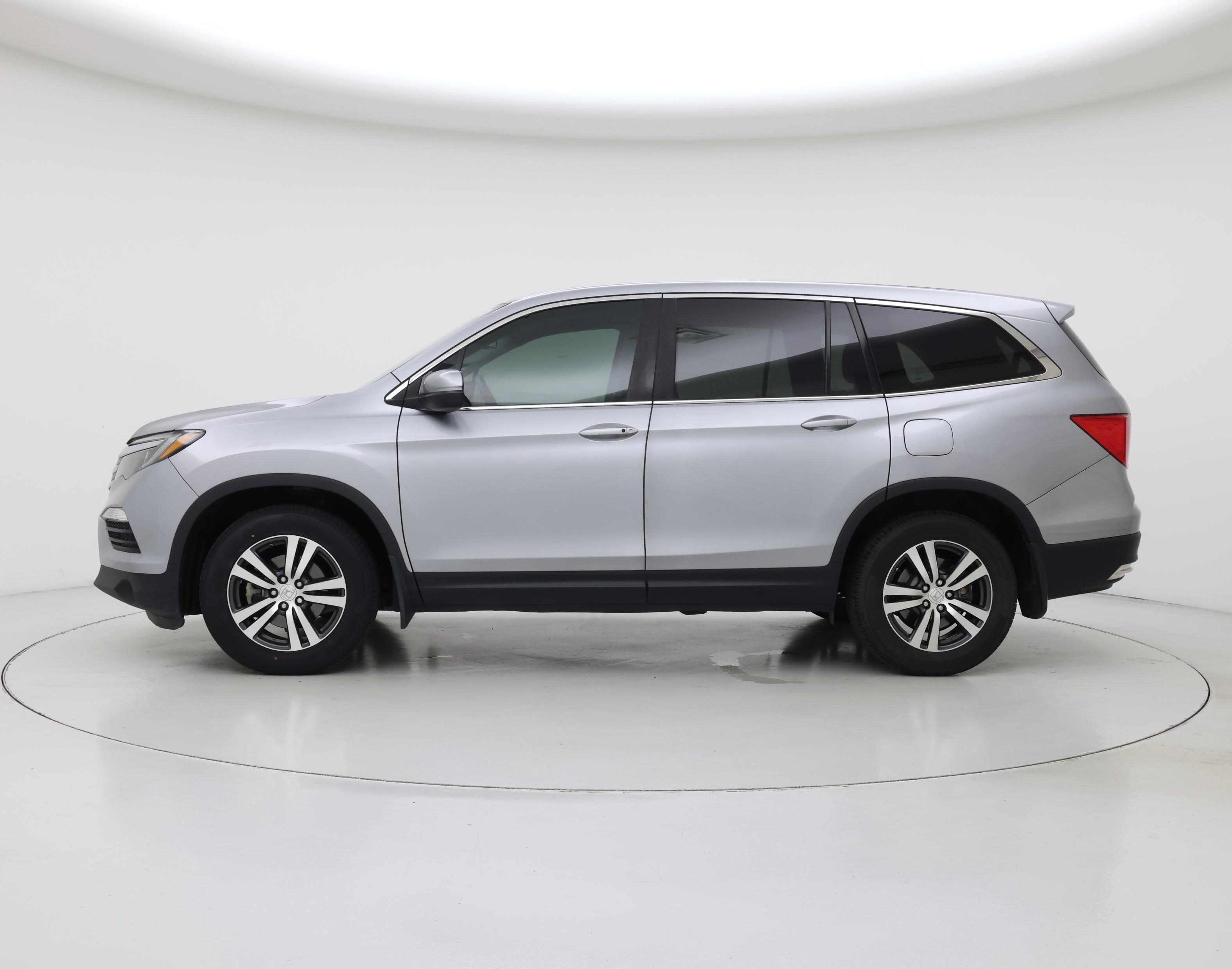 Thumbnail: 2017 Honda Pilot - 3