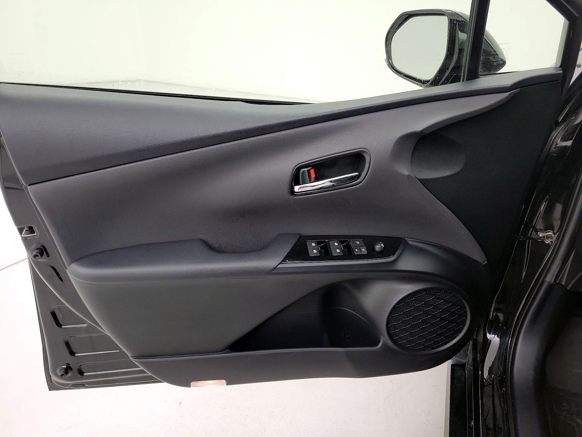 Thumbnail: 2016 Toyota Prius - 12