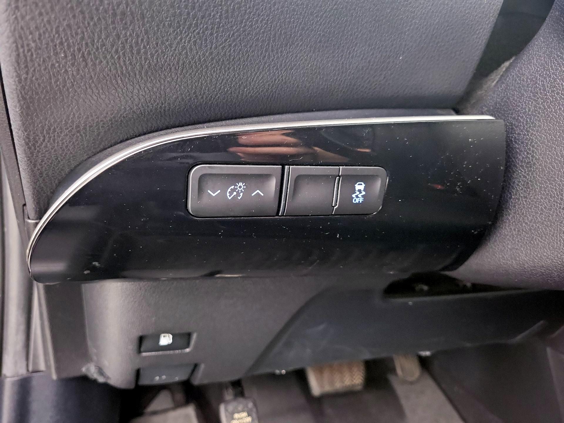 Thumbnail: 2016 Toyota Prius - 13