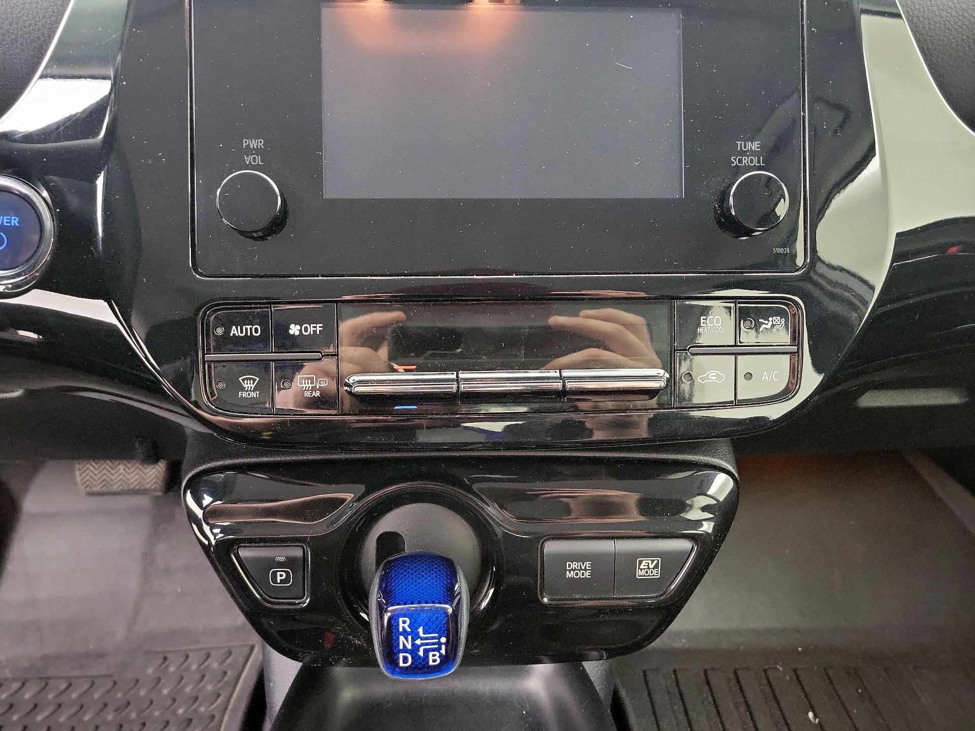 Thumbnail: 2016 Toyota Prius - 16
