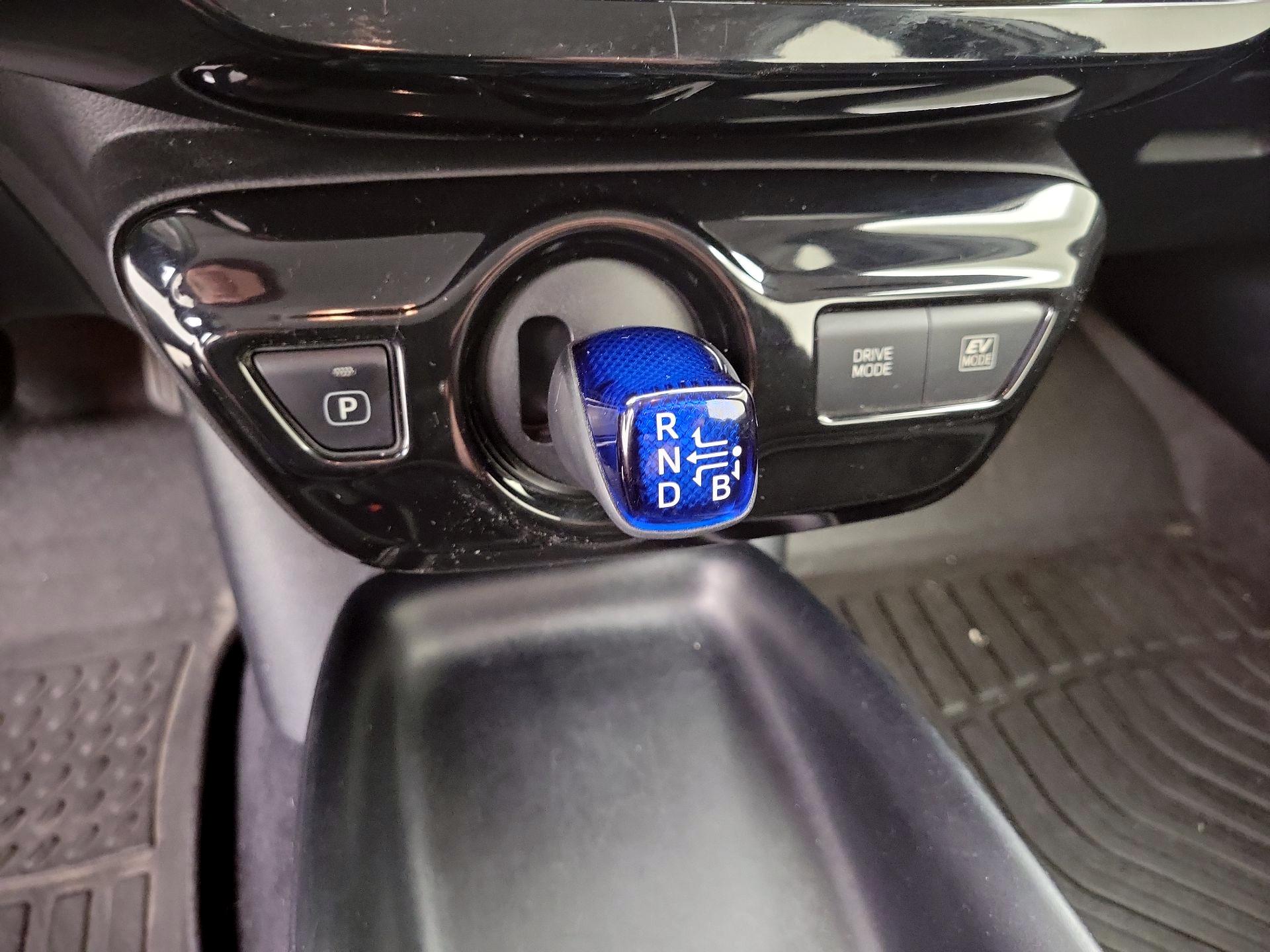 Thumbnail: 2016 Toyota Prius - 17