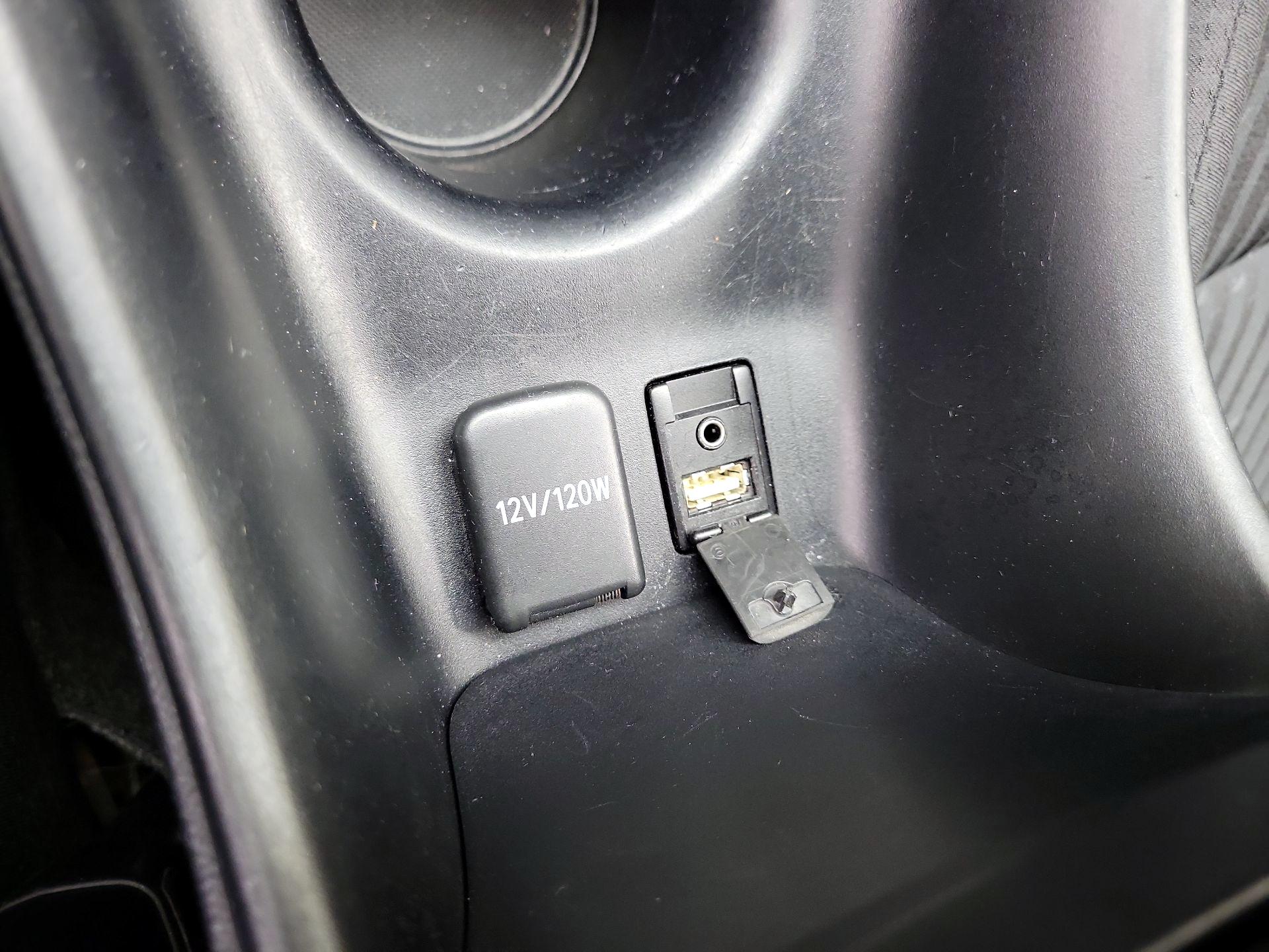 Thumbnail: 2016 Toyota Prius - 18