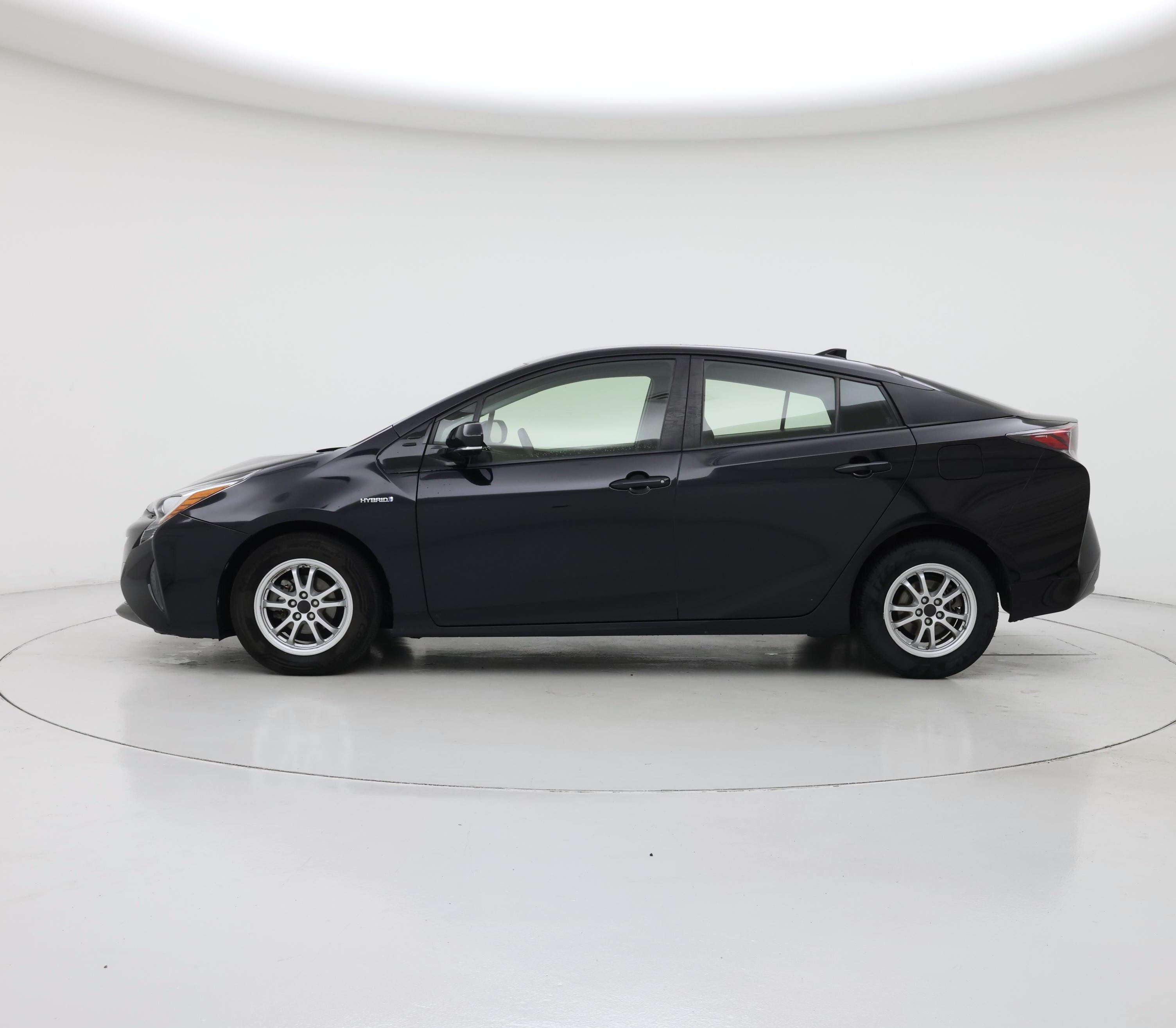 Thumbnail: 2016 Toyota Prius - 3