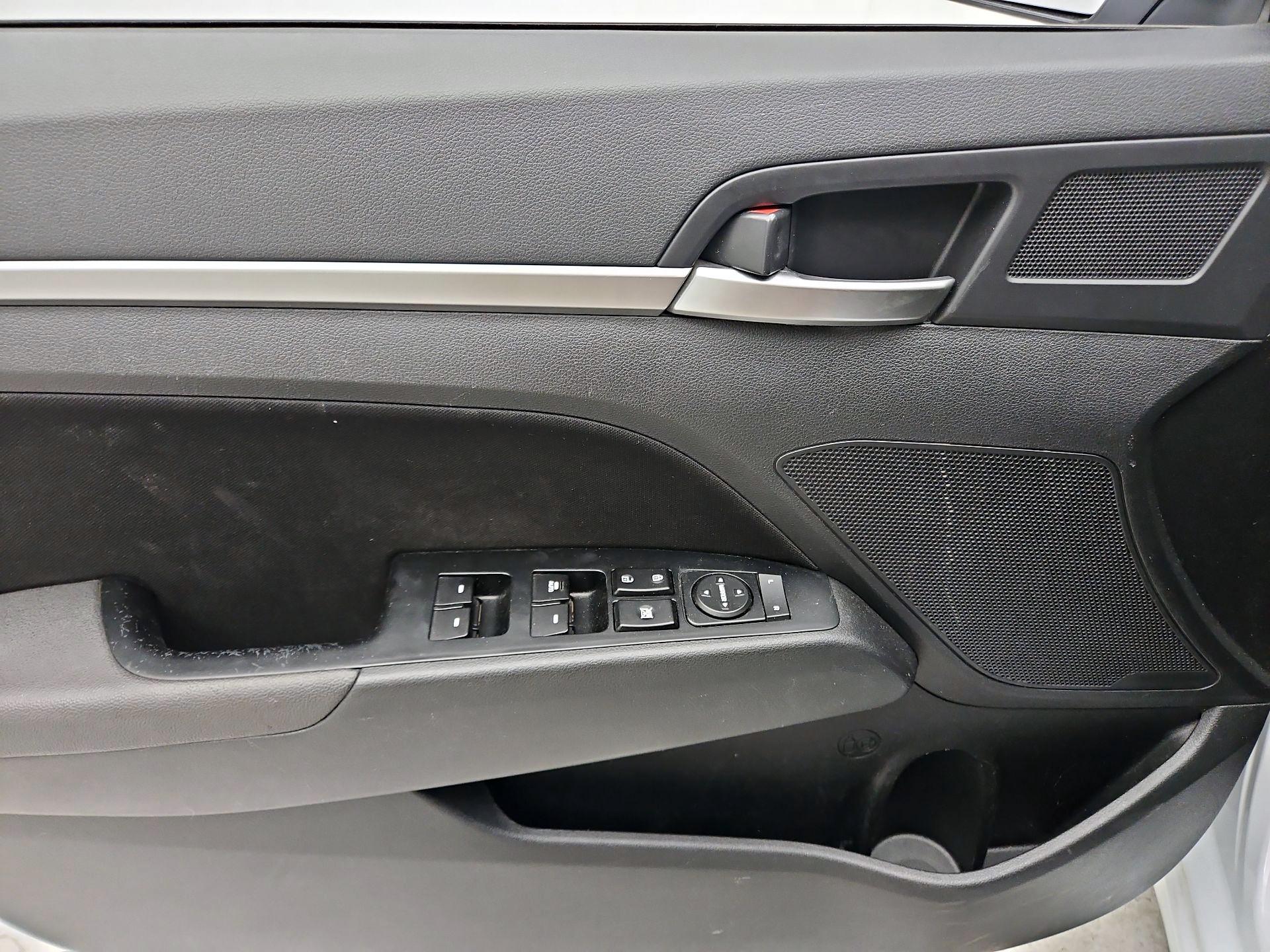 Thumbnail: 2019 Hyundai Elantra - 12