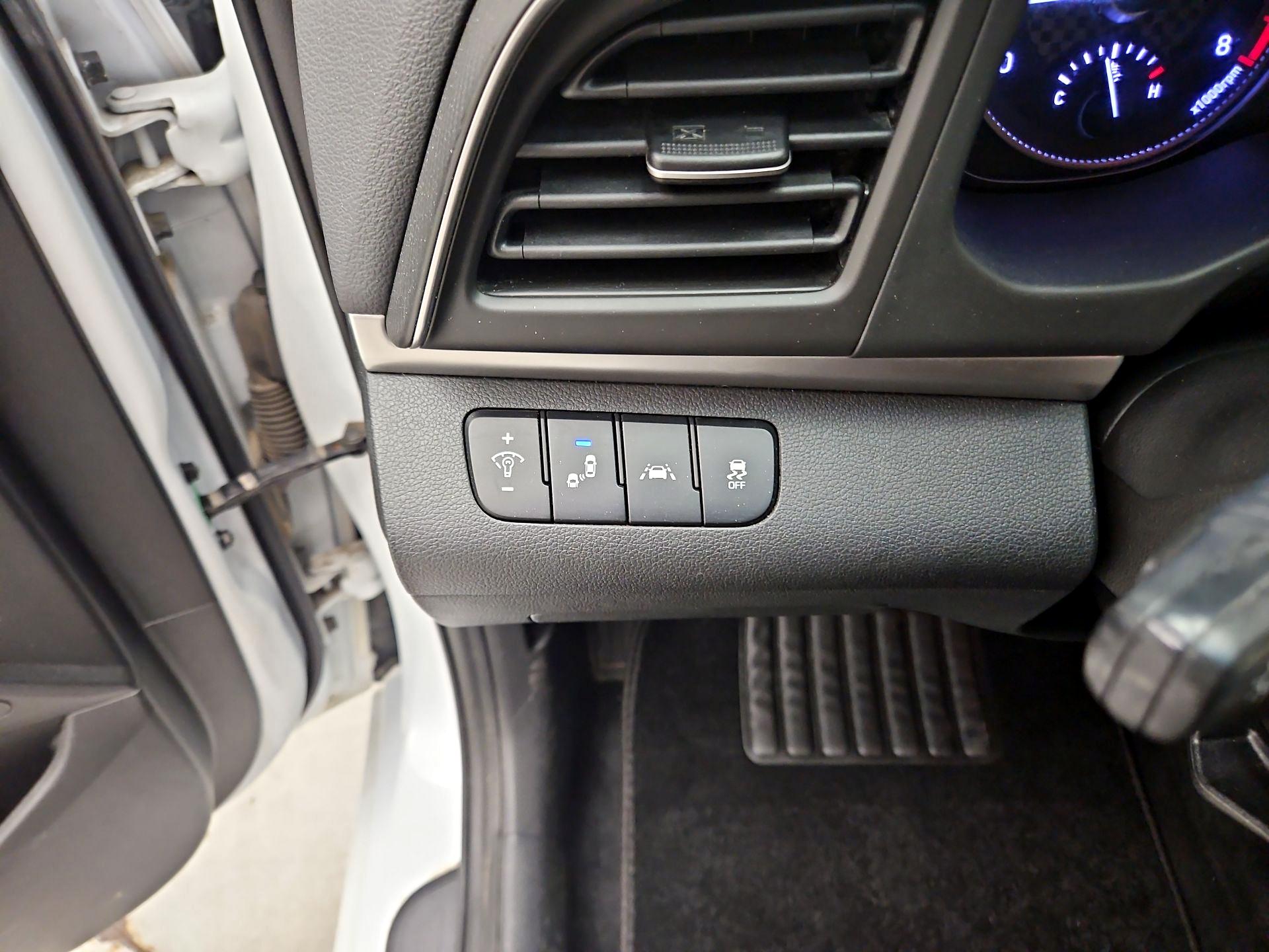 Thumbnail: 2019 Hyundai Elantra - 13