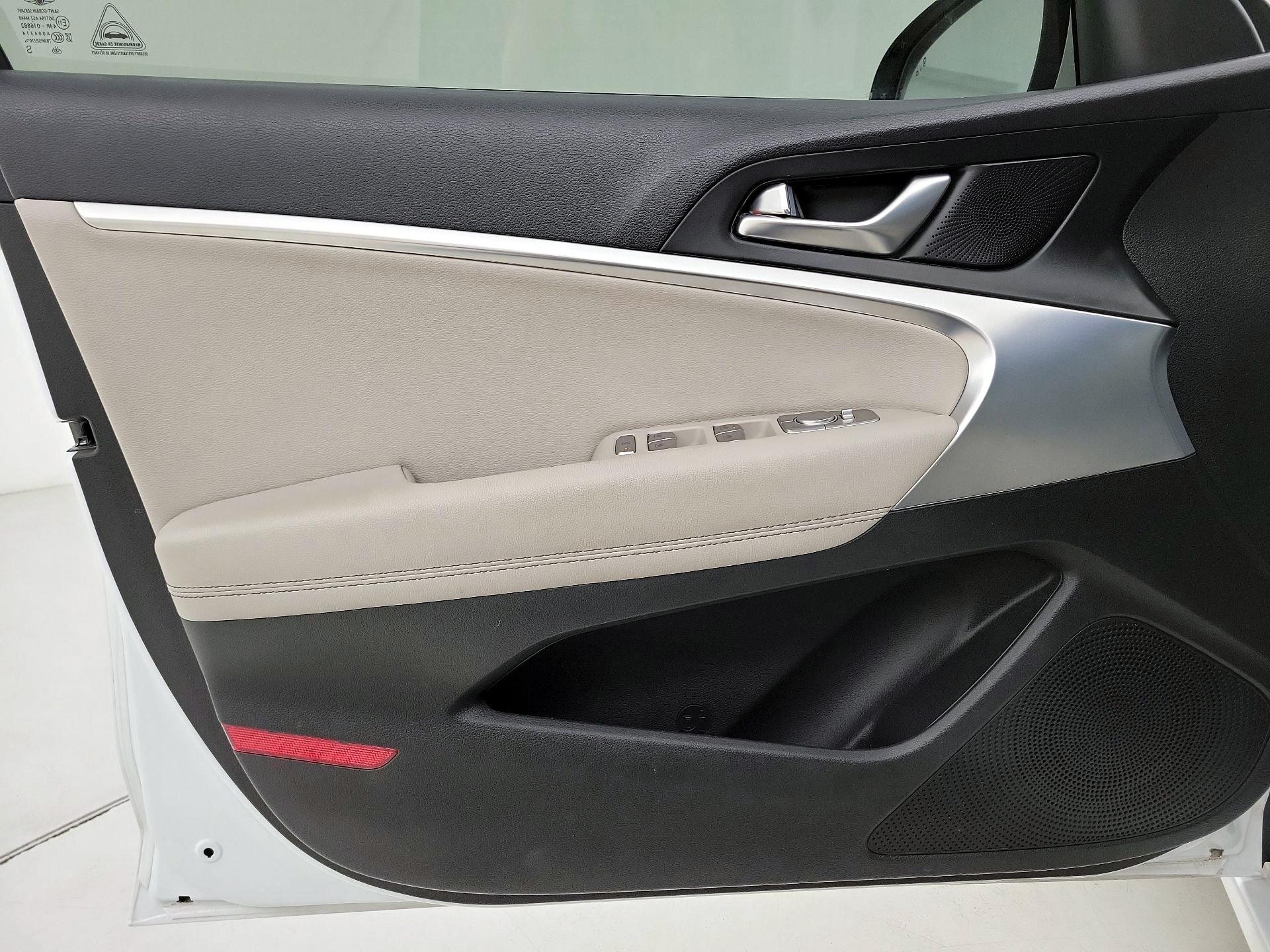 Thumbnail: 2022 Genesis G70 - 12