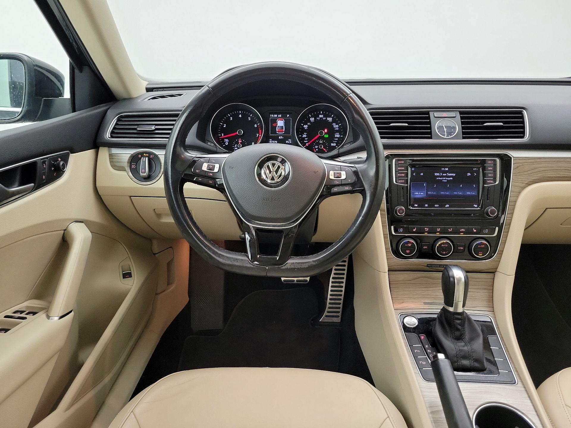 Thumbnail: 2017 Volkswagen Passat - 10