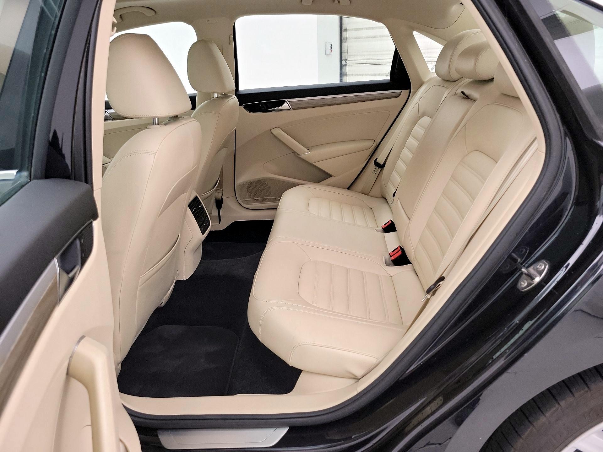 Thumbnail: 2017 Volkswagen Passat - 20