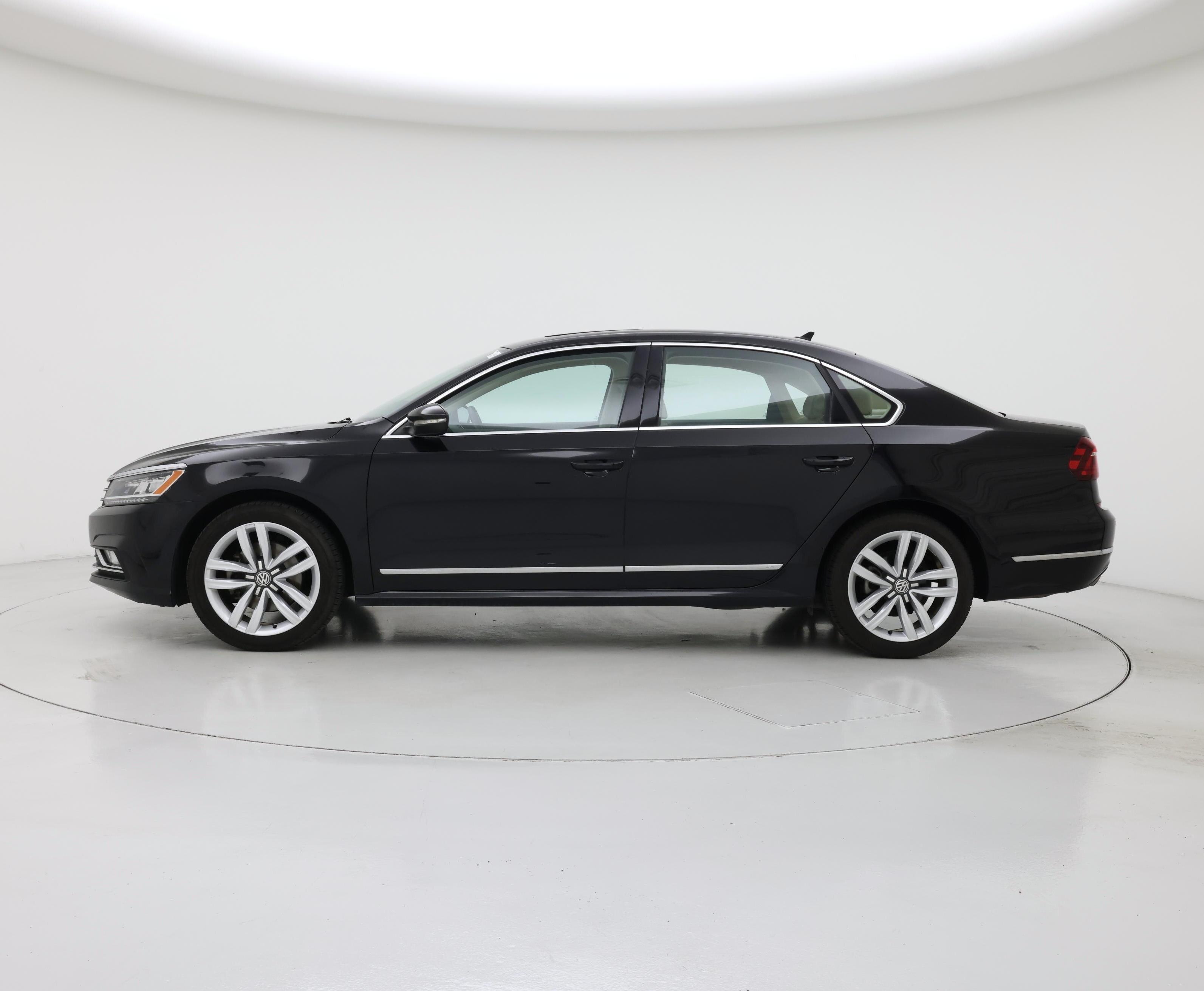 Thumbnail: 2017 Volkswagen Passat - 3
