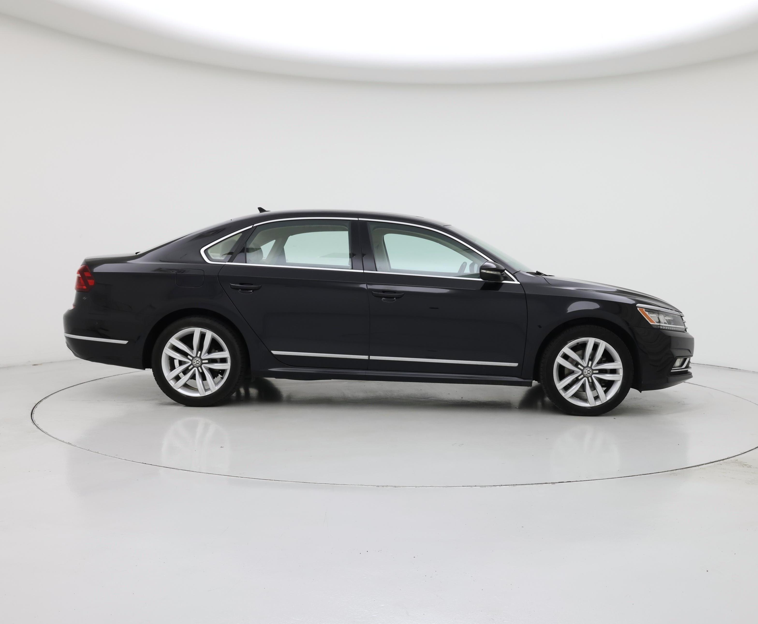 Thumbnail: 2017 Volkswagen Passat - 7