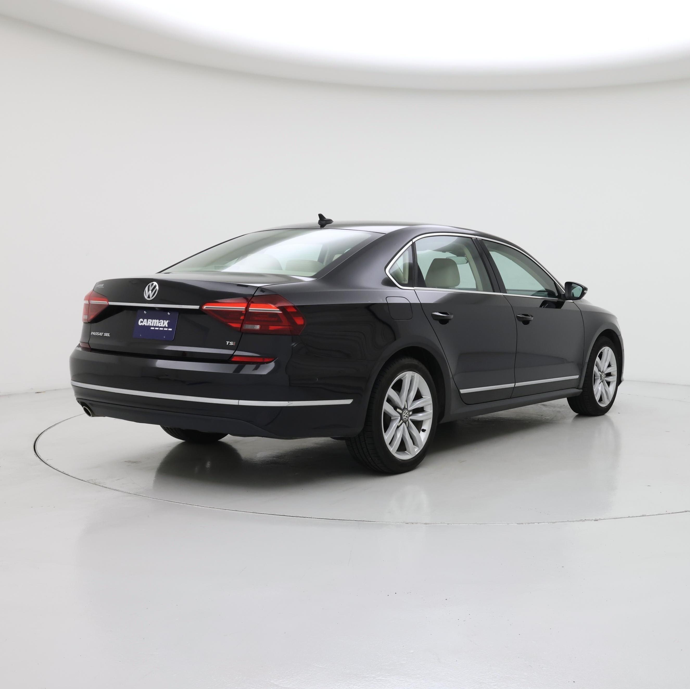 Thumbnail: 2017 Volkswagen Passat - 8