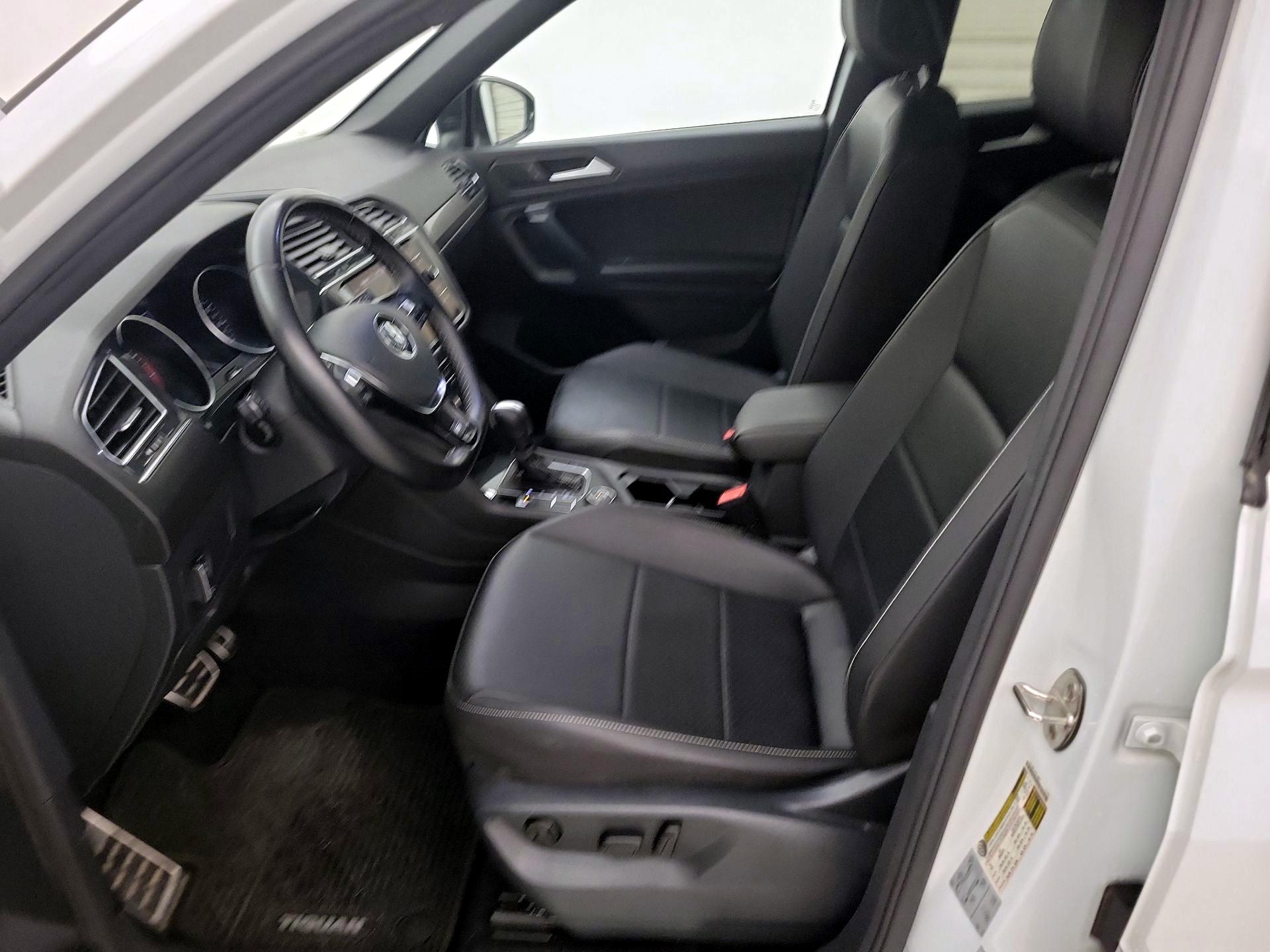 Thumbnail: 2021 Volkswagen Tiguan - 11