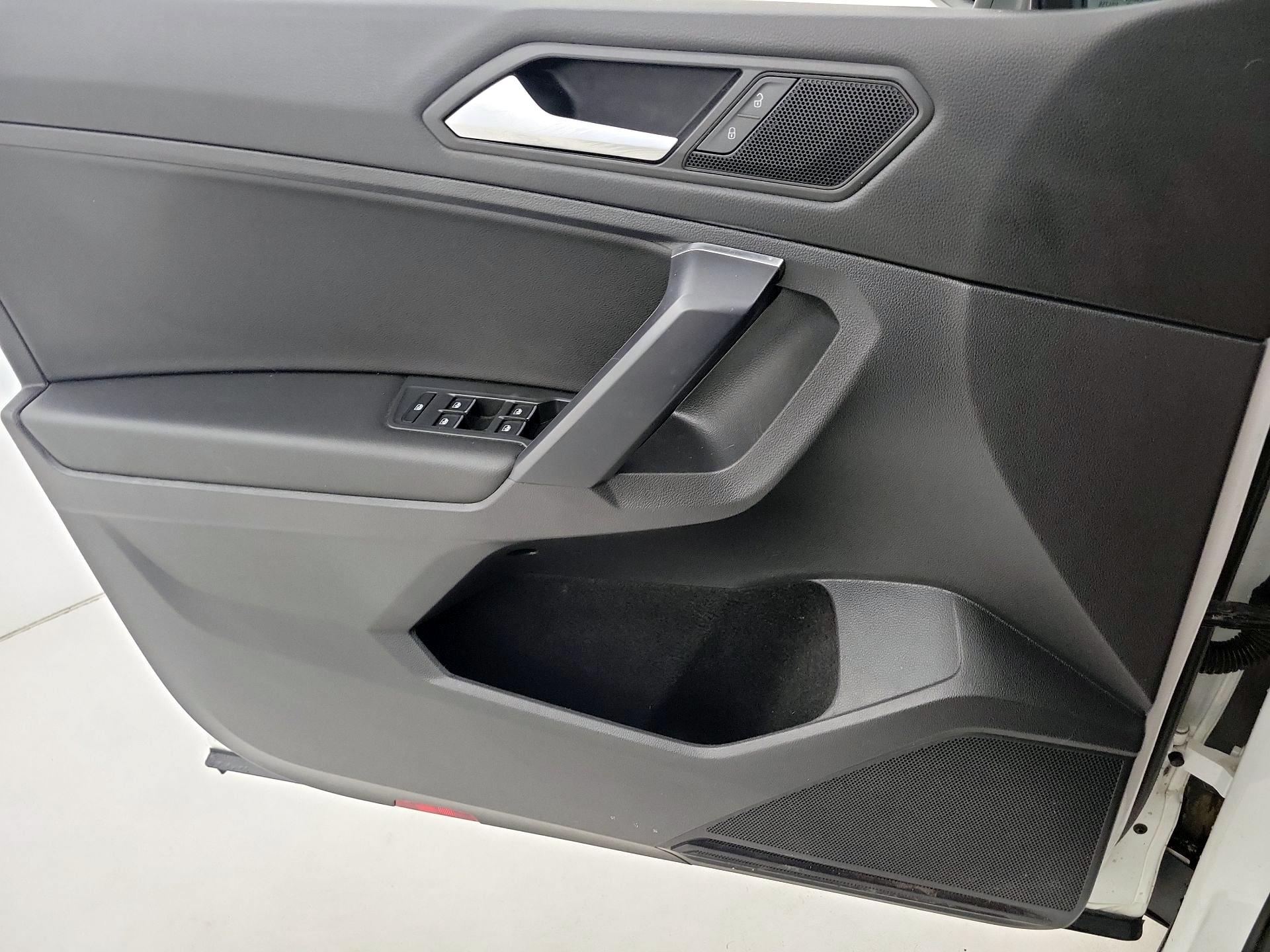 Thumbnail: 2021 Volkswagen Tiguan - 12