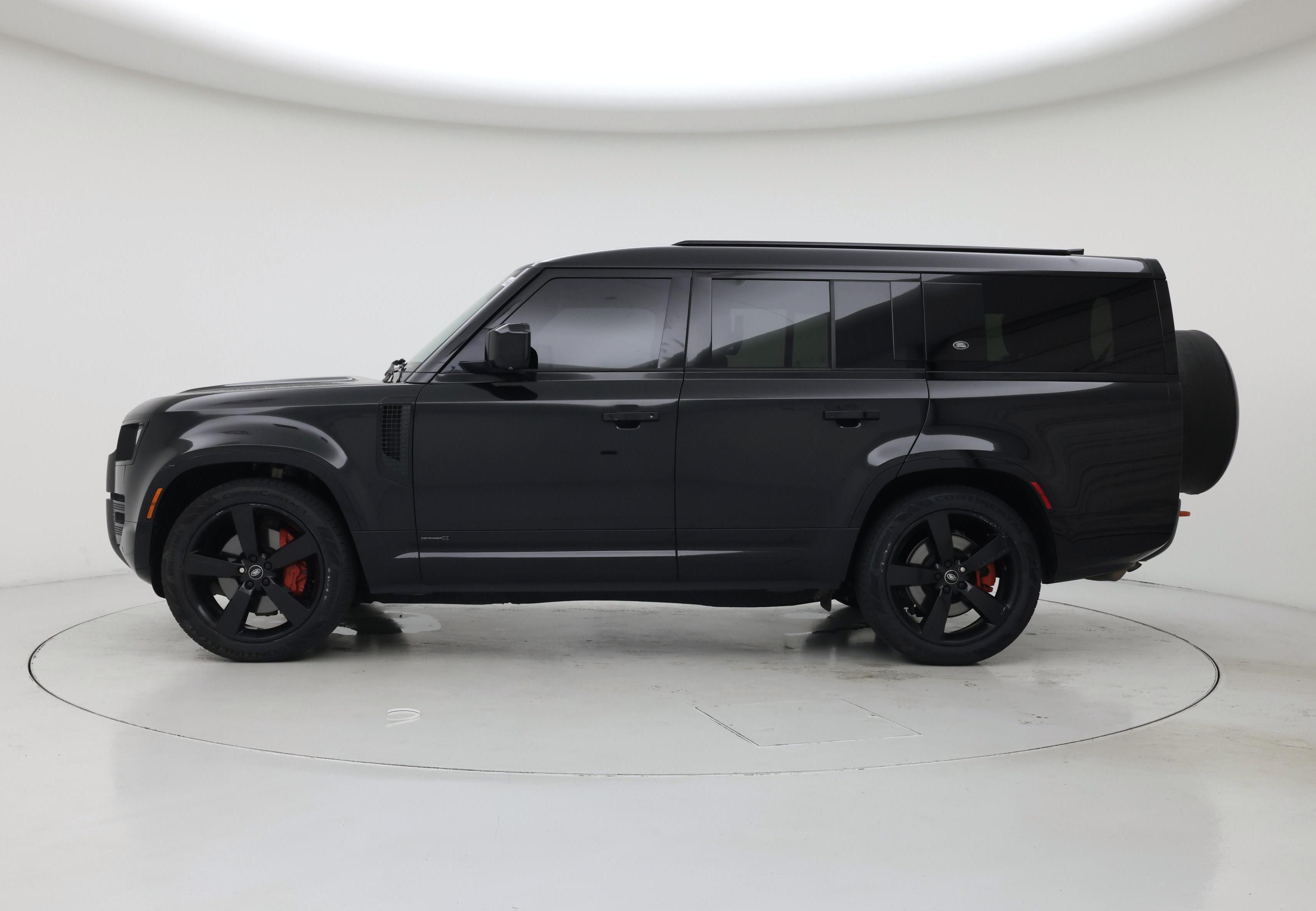 Thumbnail: 2023 Land Rover Defender - 3