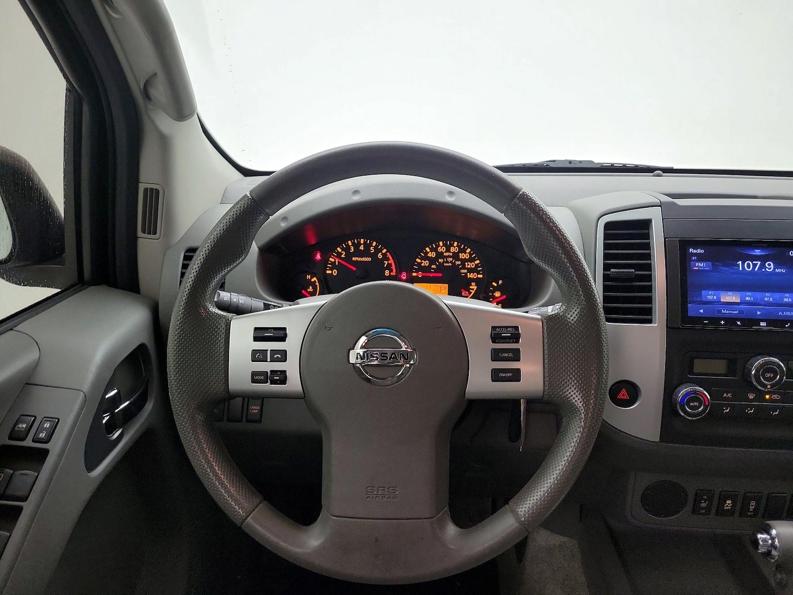 2014 Nissan Frontier SV - Photo 11