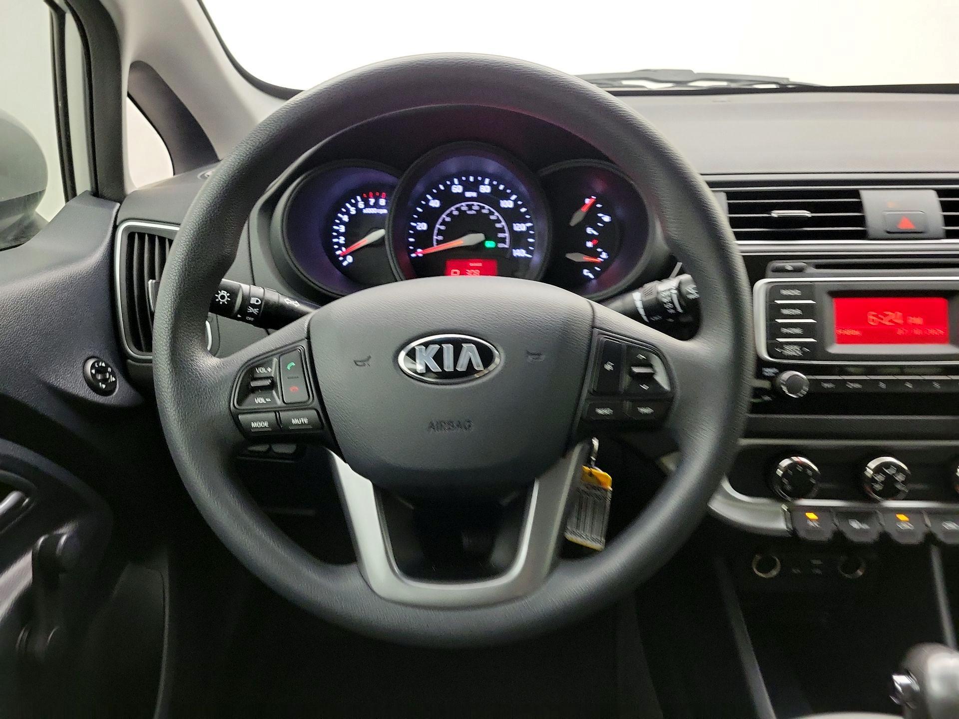 Thumbnail: 2016 Kia Rio - 10