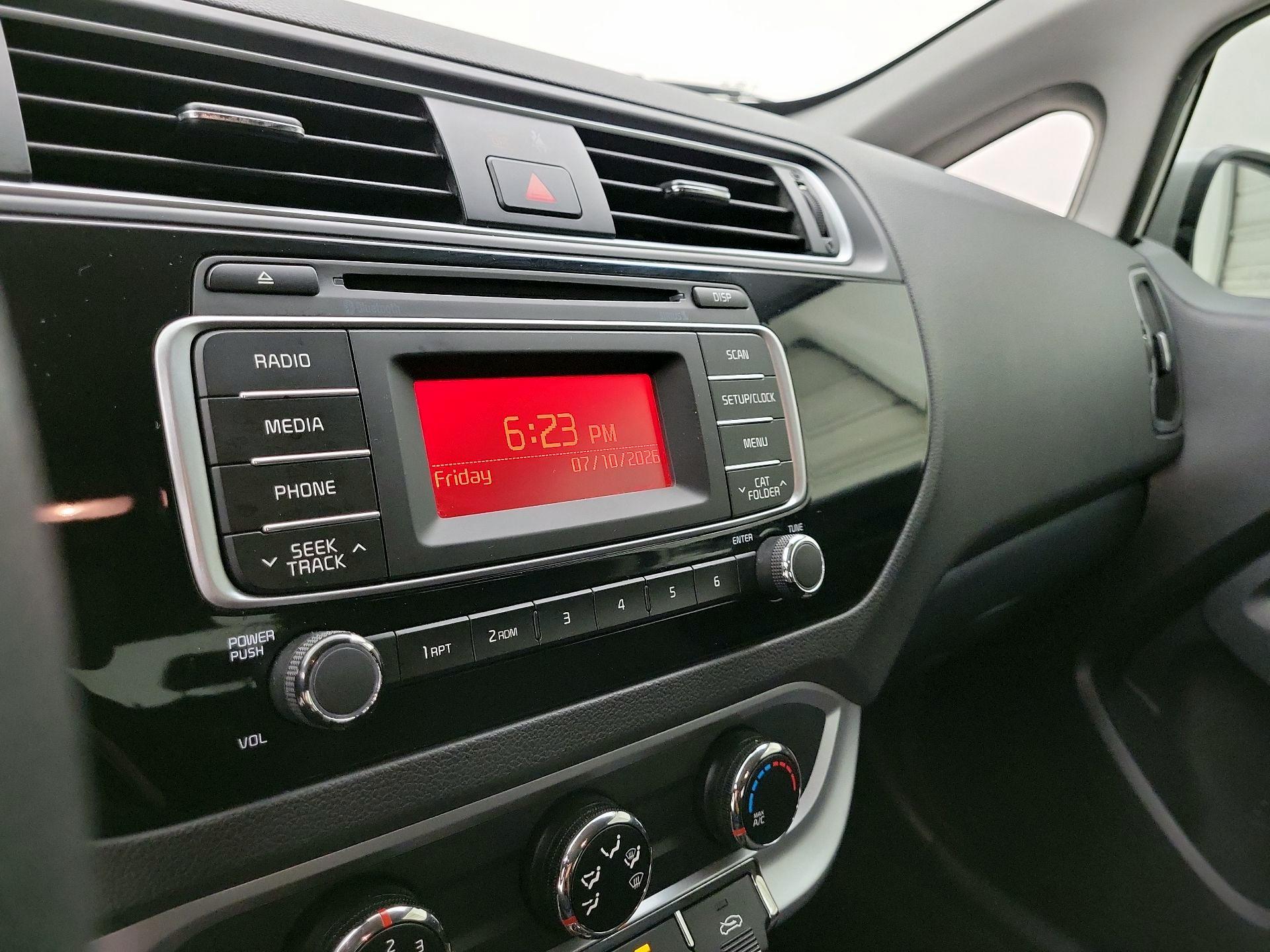 Thumbnail: 2016 Kia Rio - 14