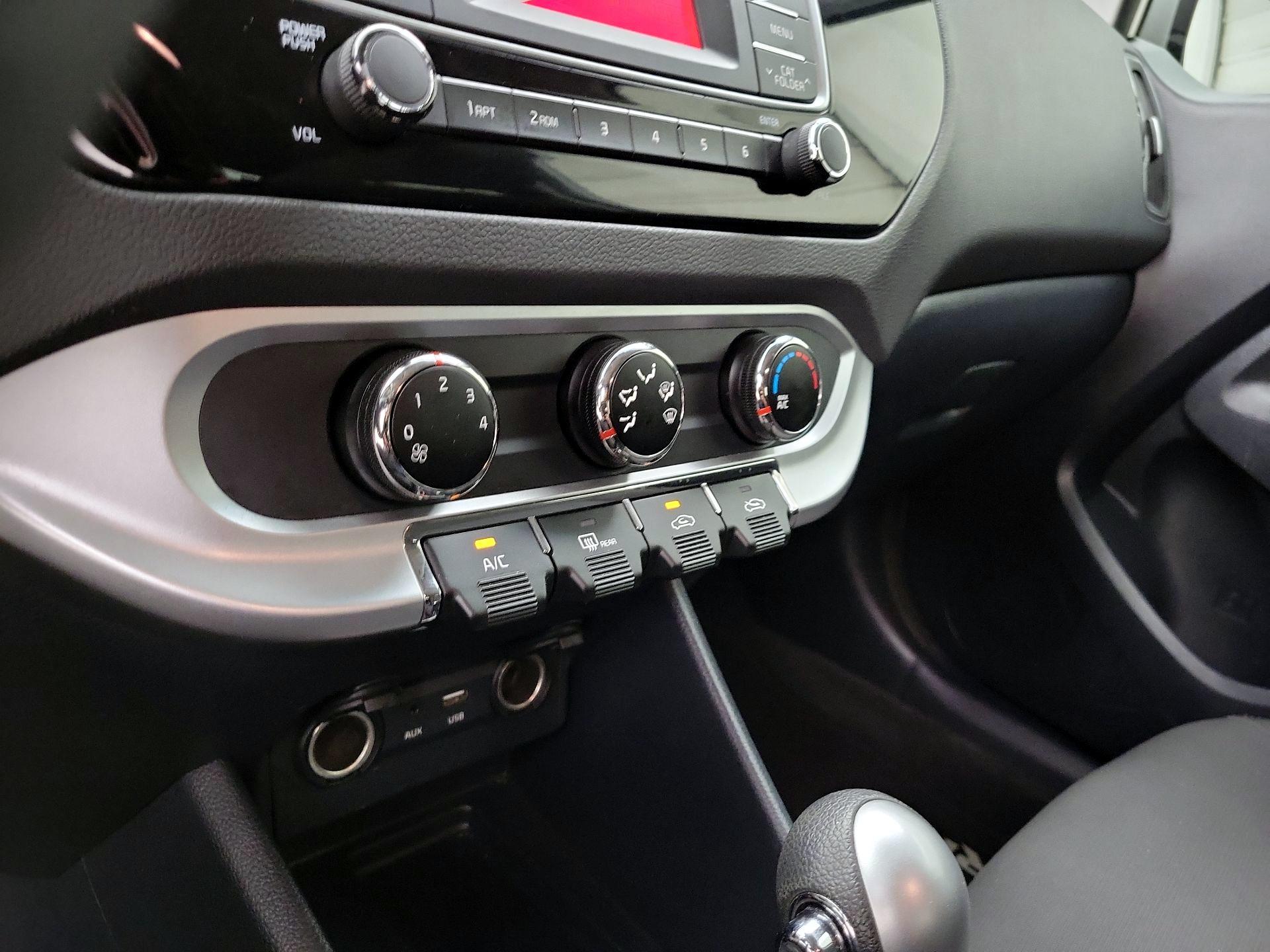 Thumbnail: 2016 Kia Rio - 15