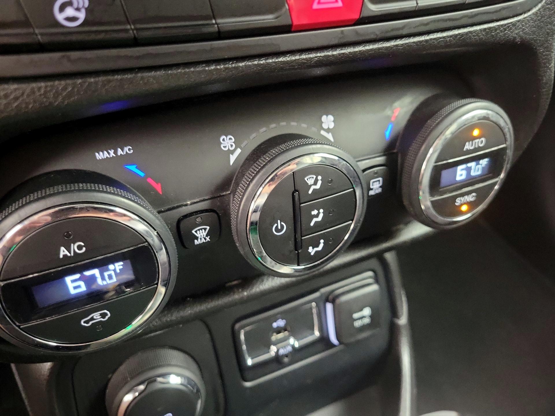 Thumbnail: 2017 Jeep Renegade - 16