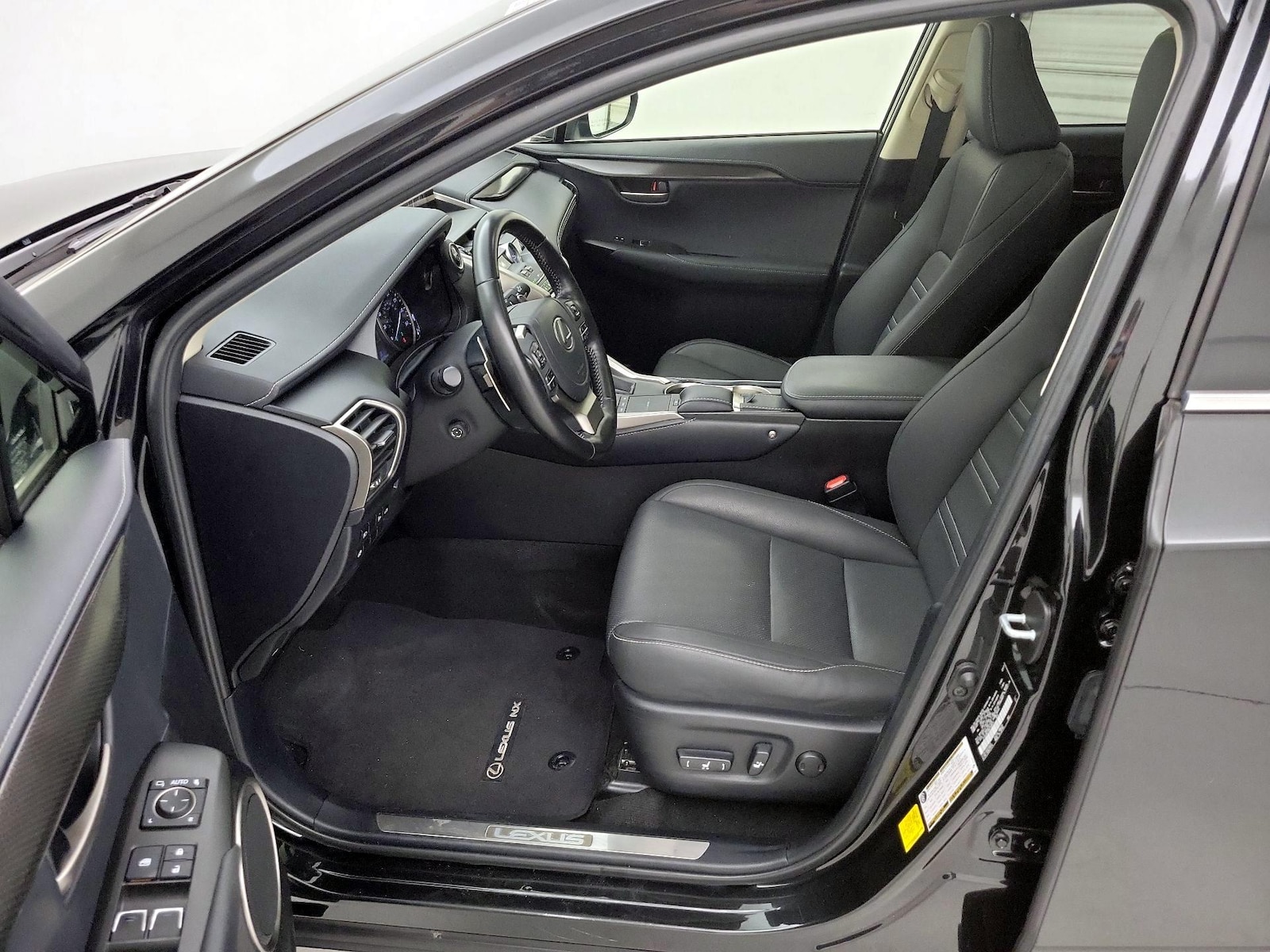 2021 Lexus NX Hybrid 300h - Photo 12