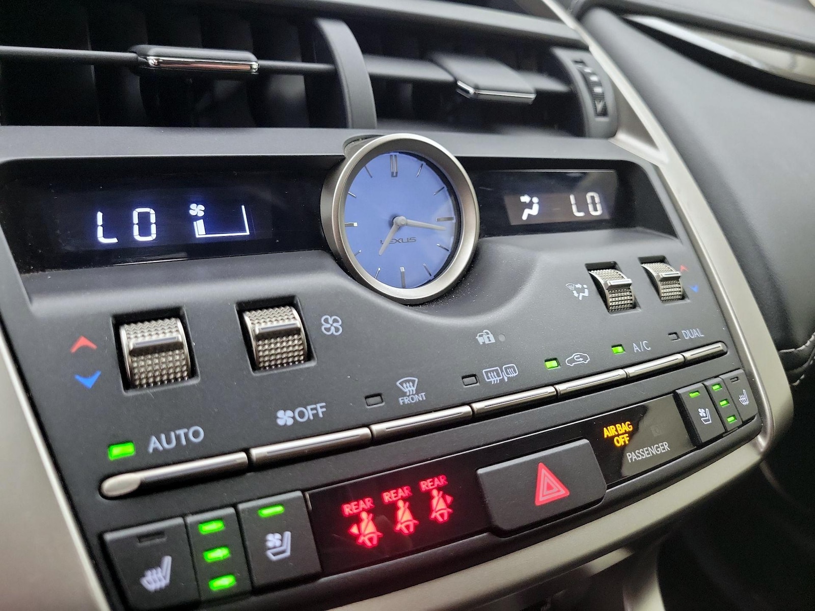 2021 Lexus NX Hybrid 300h - Photo 17