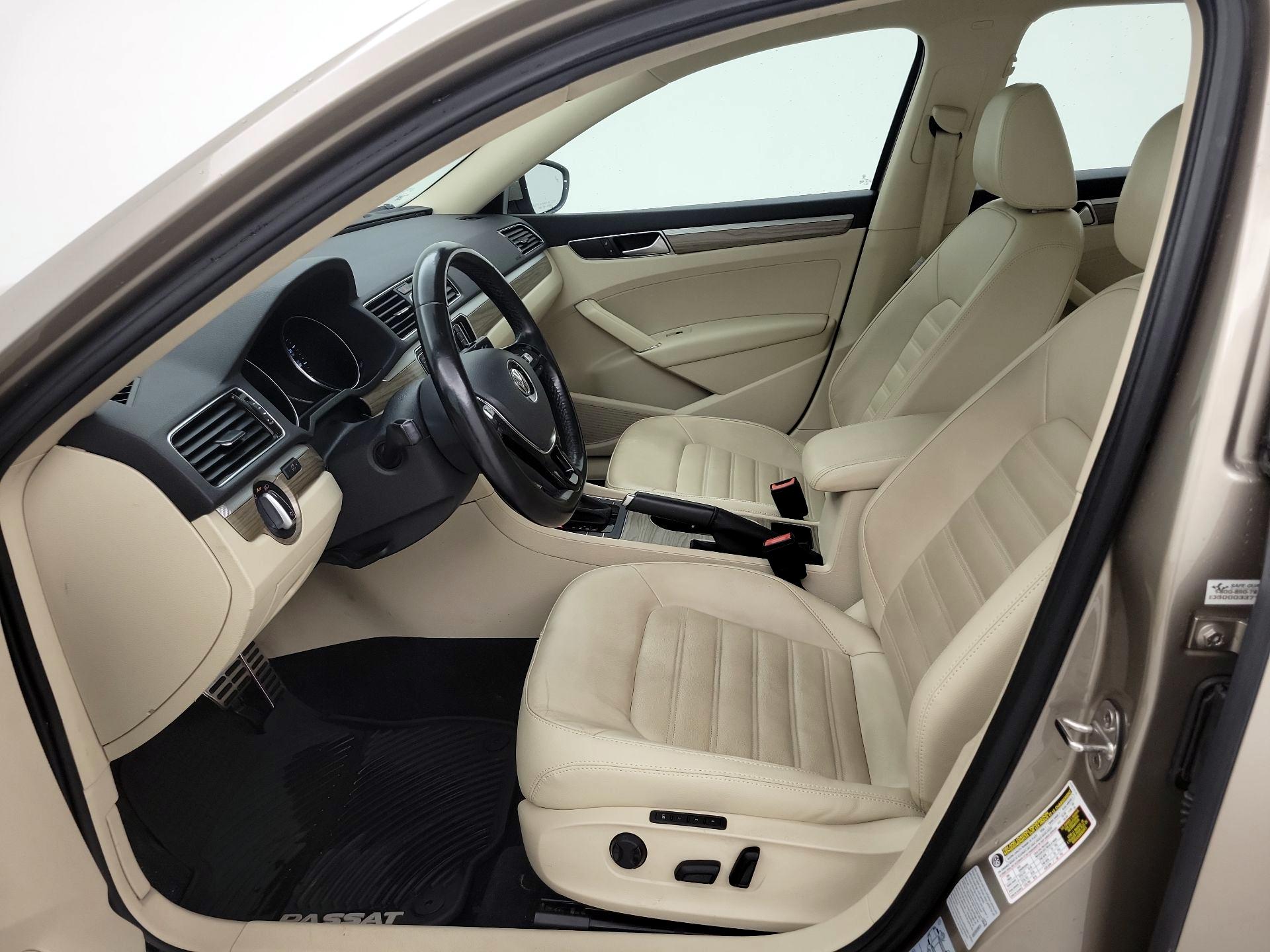 Thumbnail: 2016 Volkswagen Passat - 11