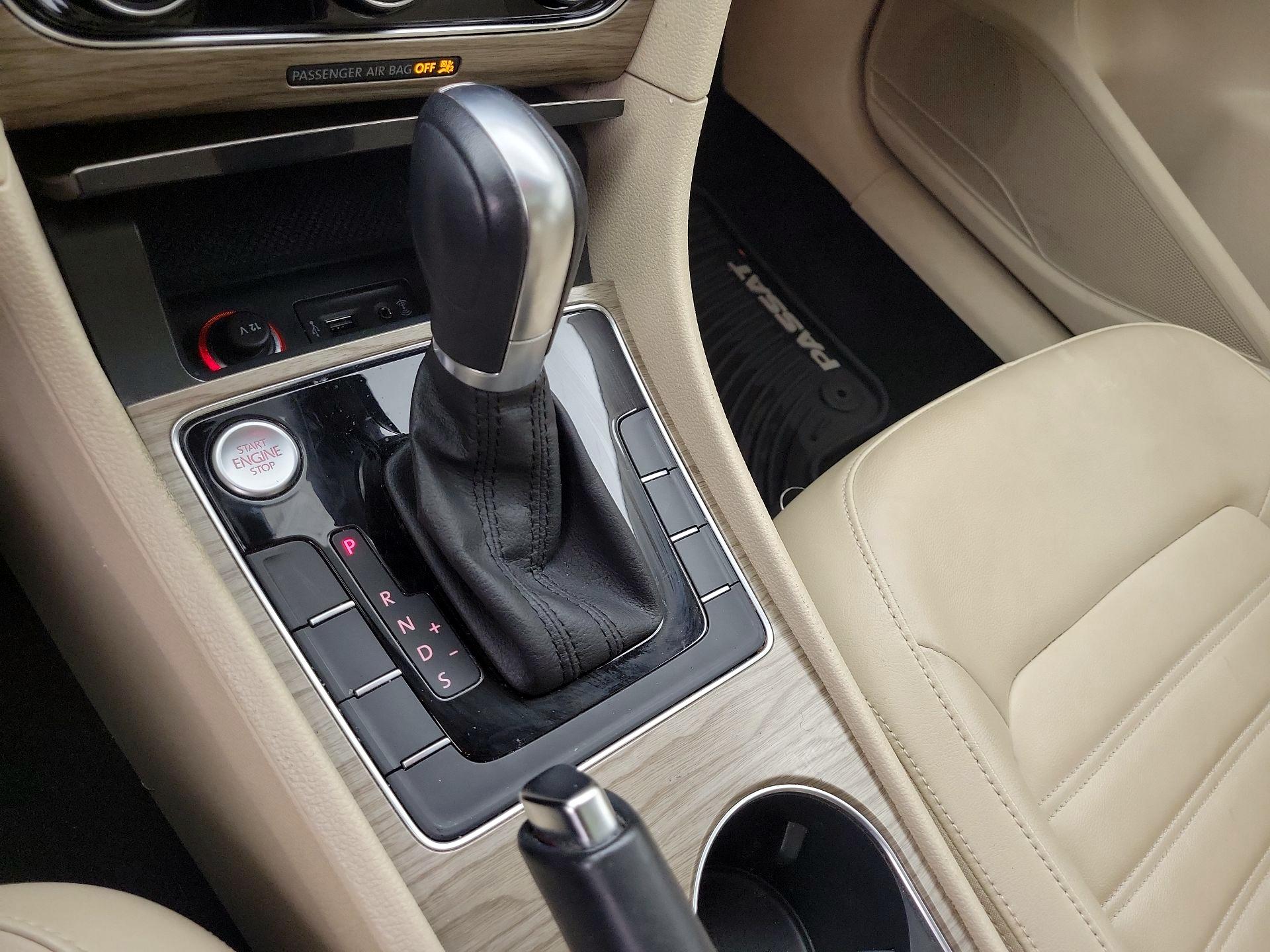 Thumbnail: 2016 Volkswagen Passat - 18