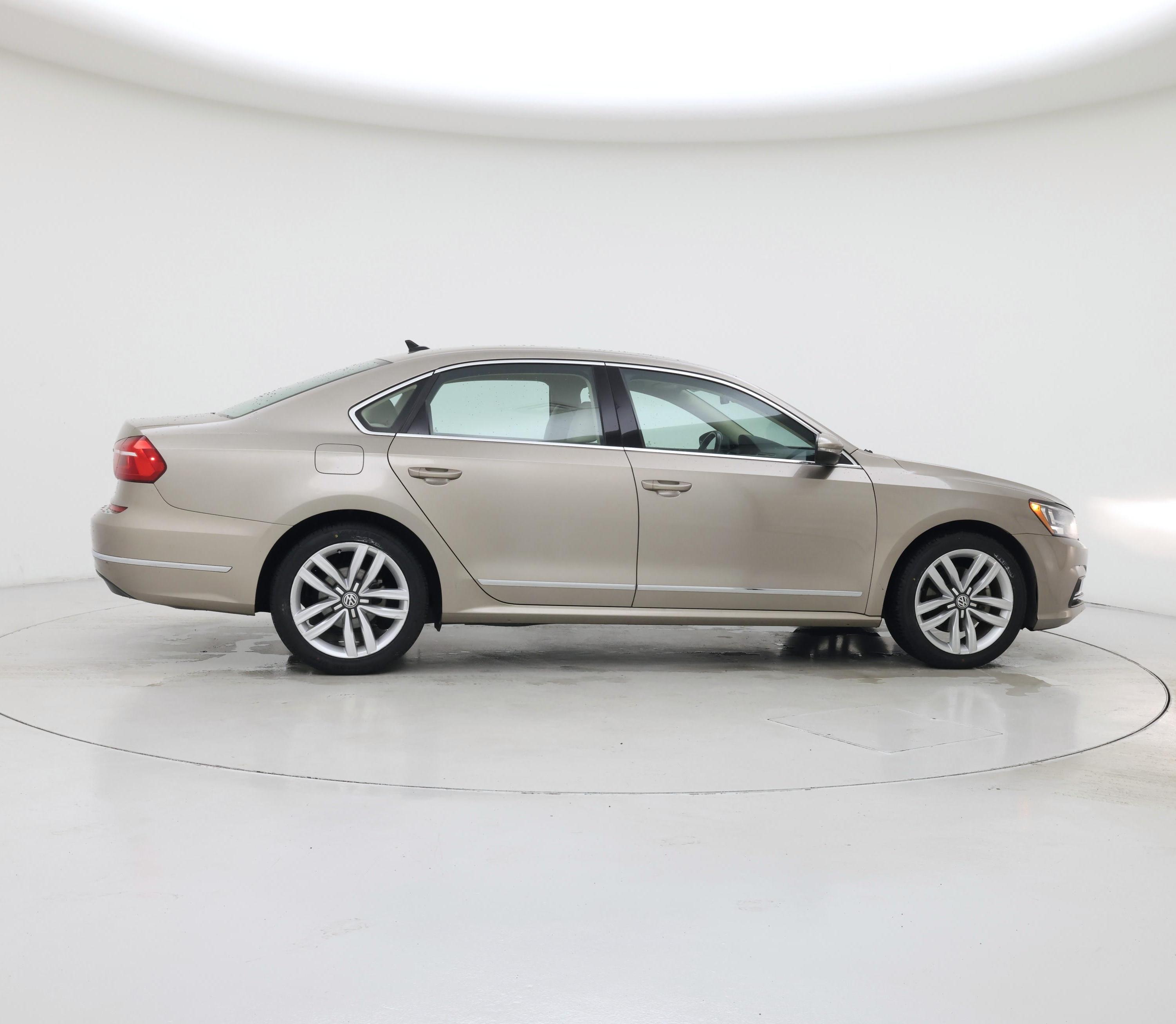 Thumbnail: 2016 Volkswagen Passat - 7