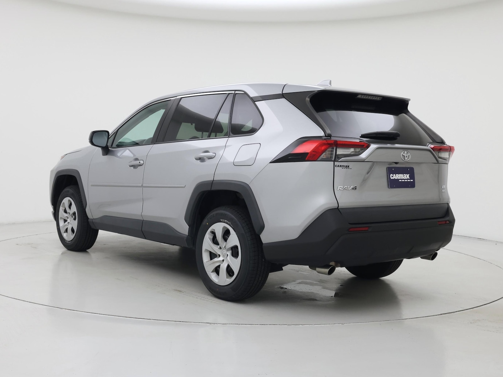 2024 Toyota RAV4 LE - Photo 3
