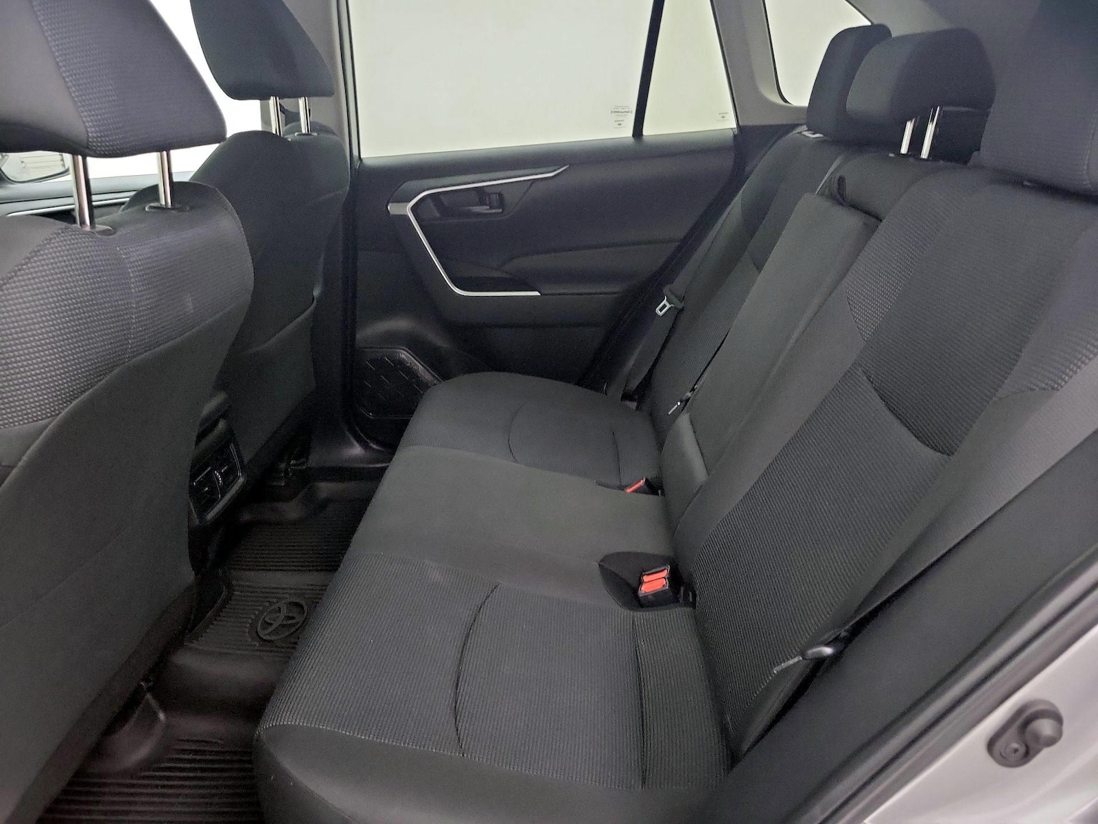 2024 Toyota RAV4 LE - Photo 20