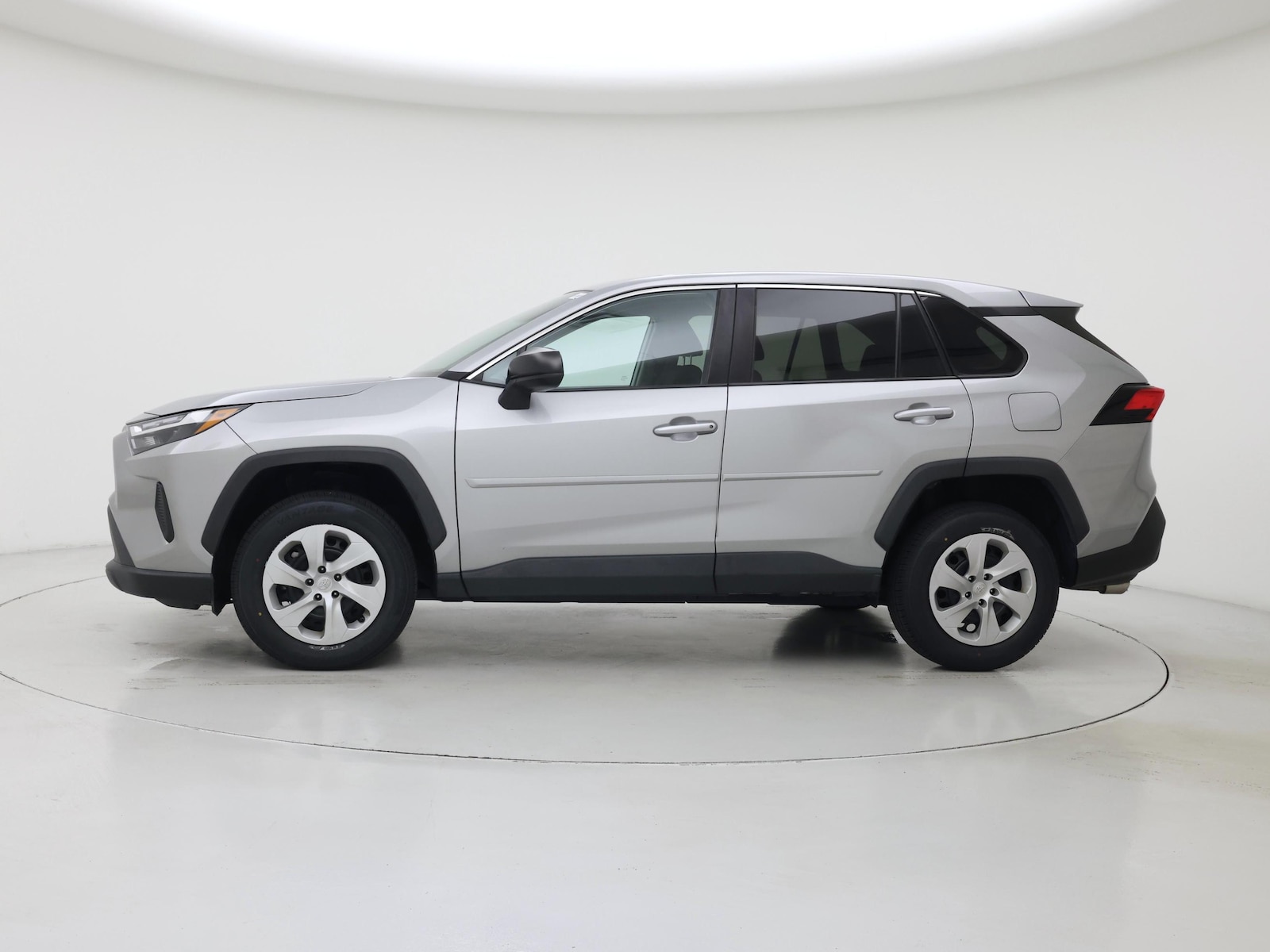 2024 Toyota RAV4 LE - Photo 4