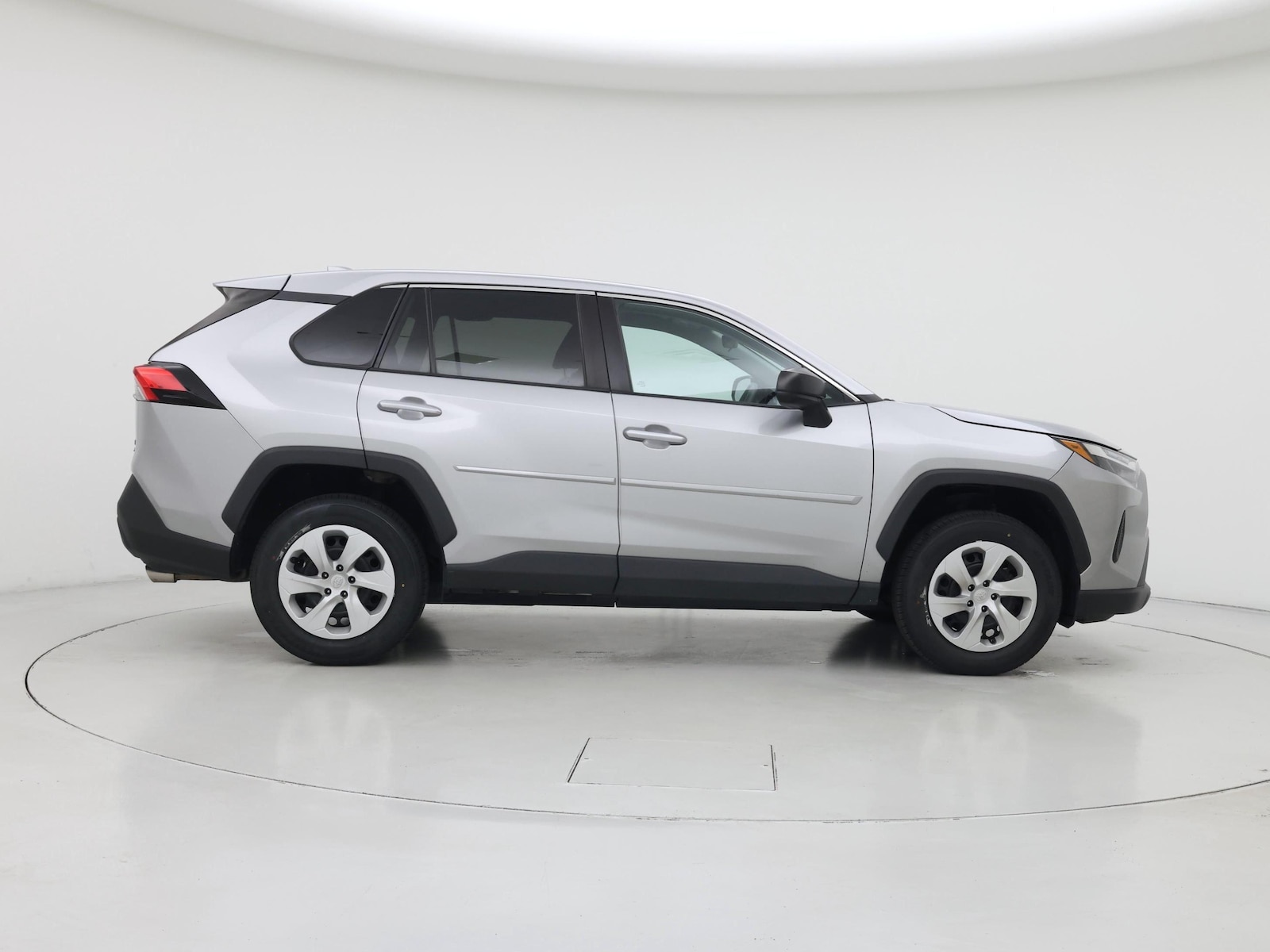 2024 Toyota RAV4 LE - Photo 8