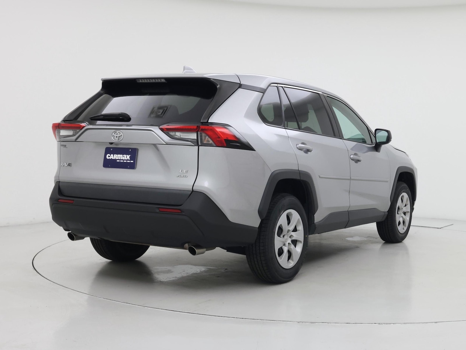 2024 Toyota RAV4 LE - Photo 9