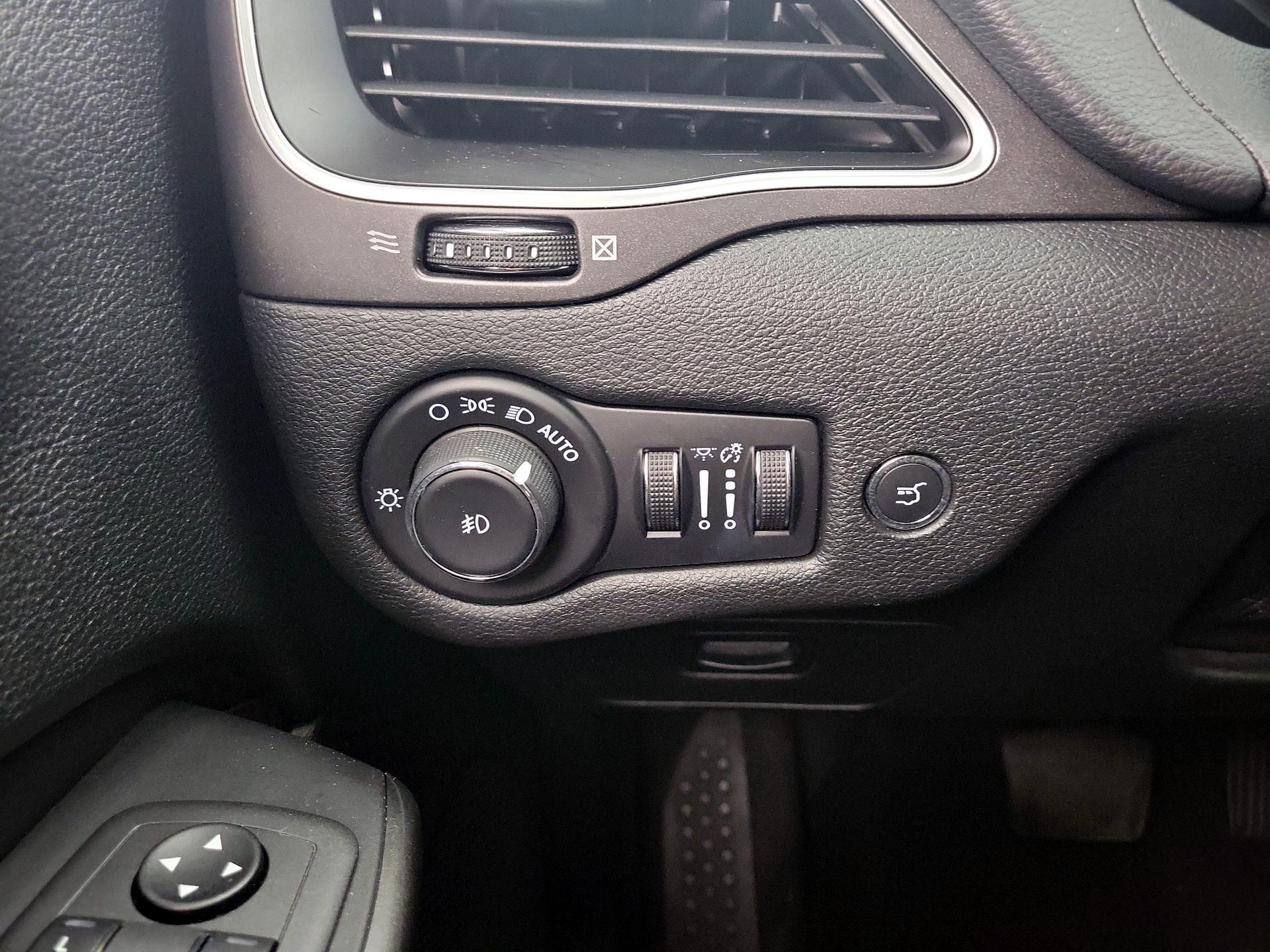 Thumbnail: 2021 Jeep Cherokee - 13