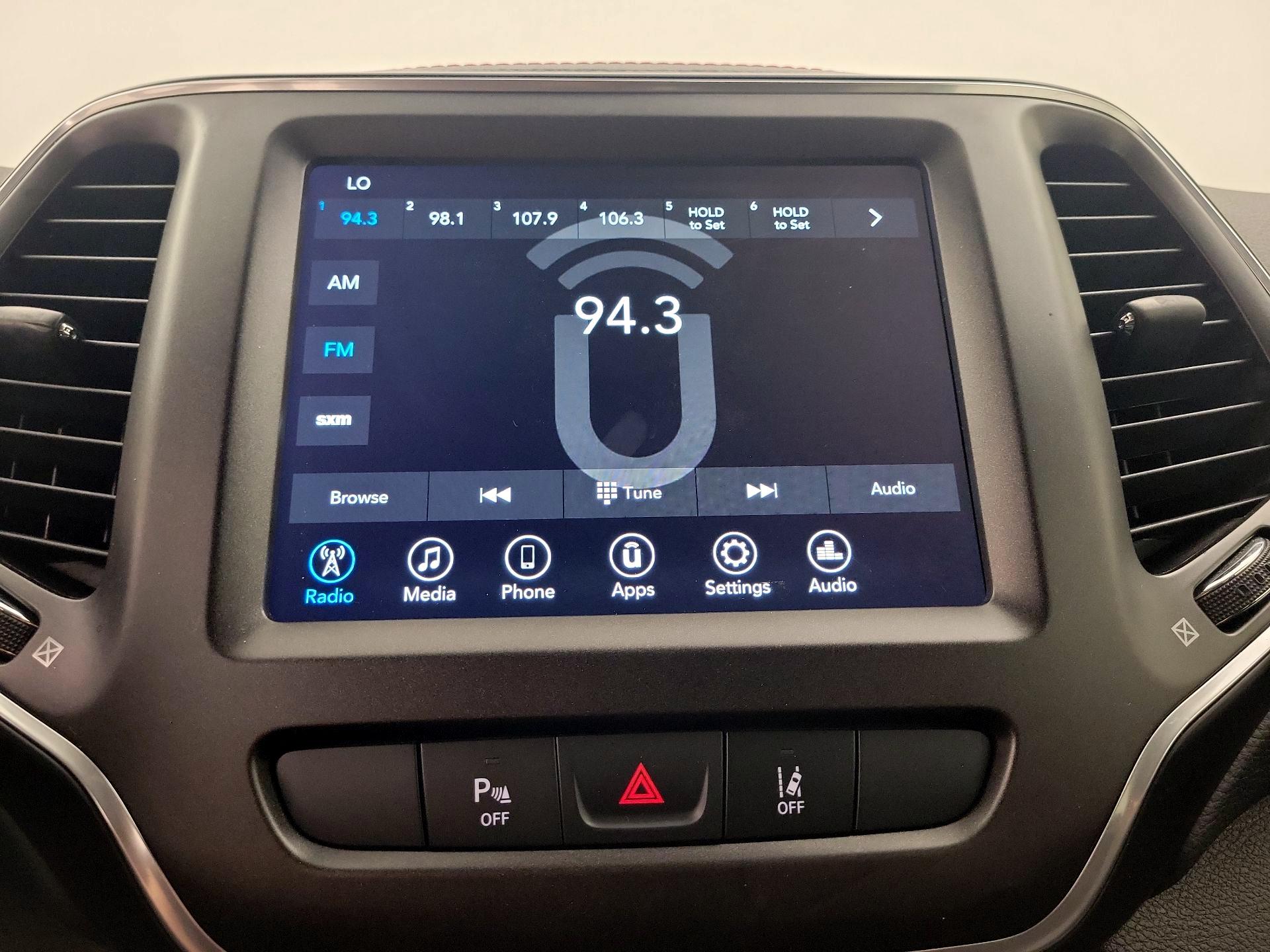 Thumbnail: 2021 Jeep Cherokee - 15