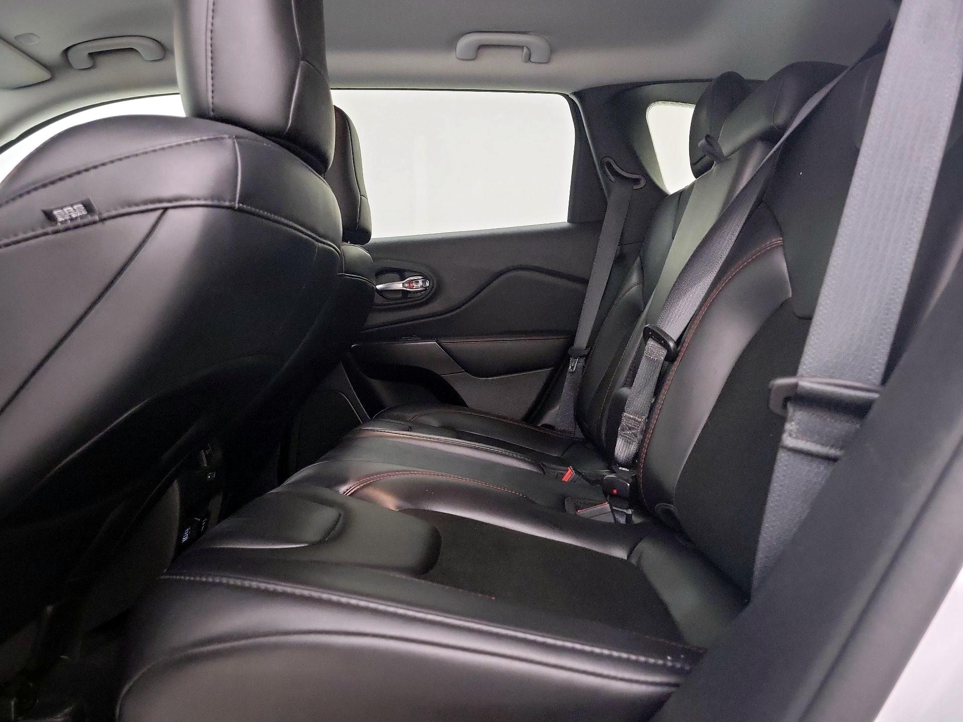 Thumbnail: 2021 Jeep Cherokee - 19
