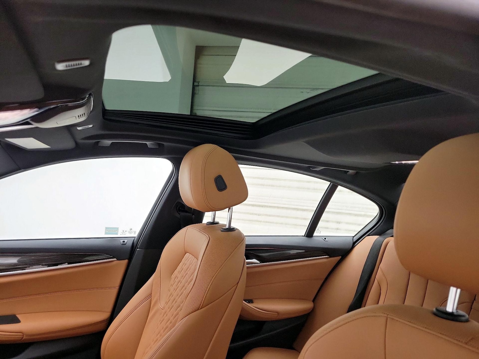 Sunroof(s) & Overhead Airbags