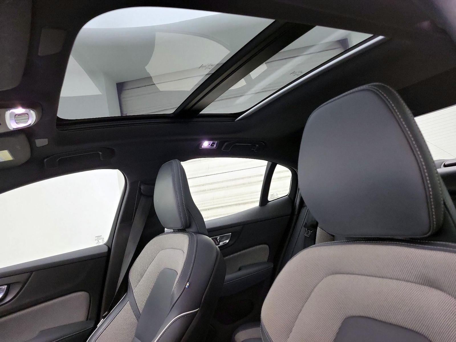 2022 Volvo S60 R-Design - Photo 20