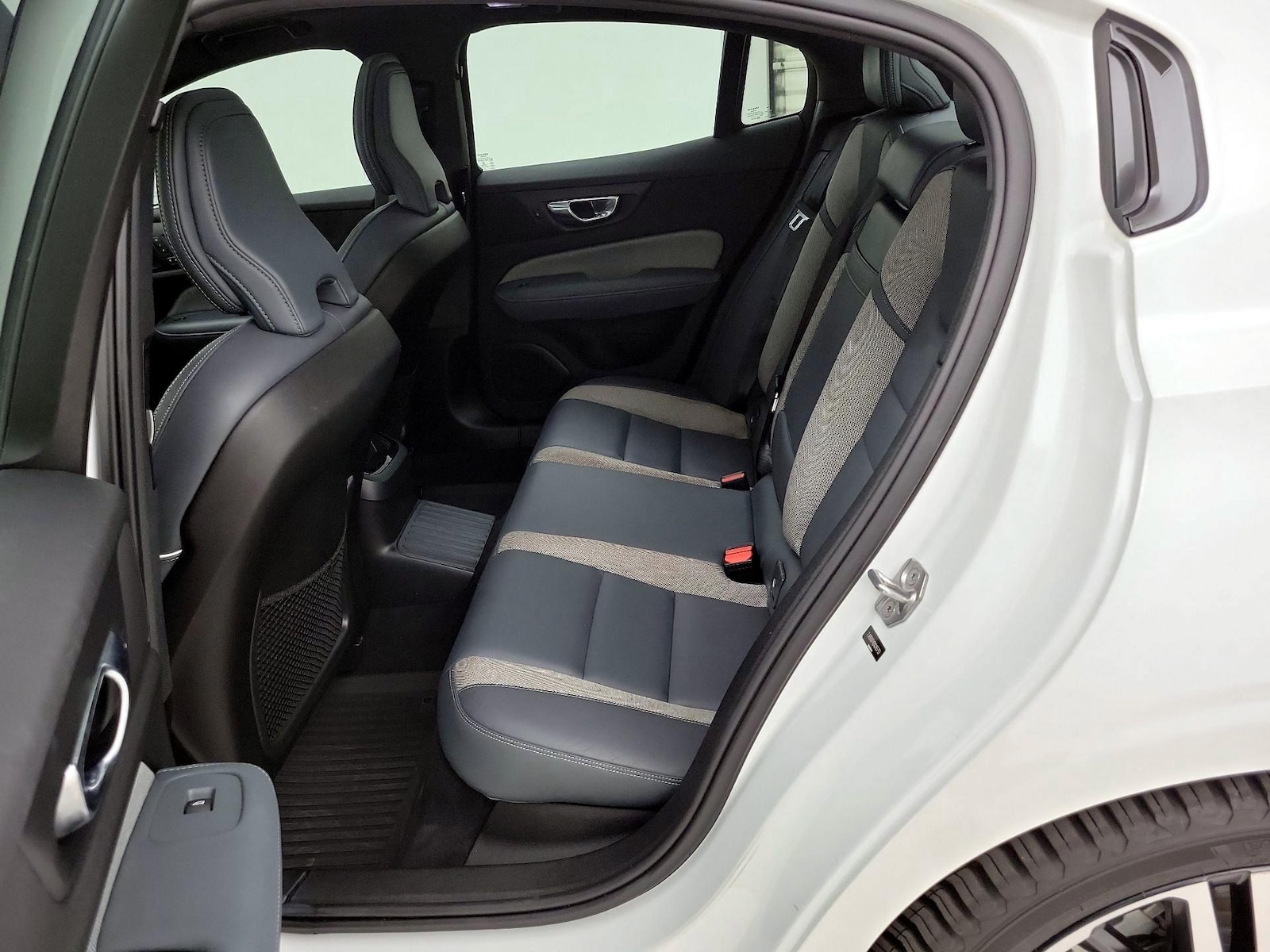 2022 Volvo S60 R-Design - Photo 21