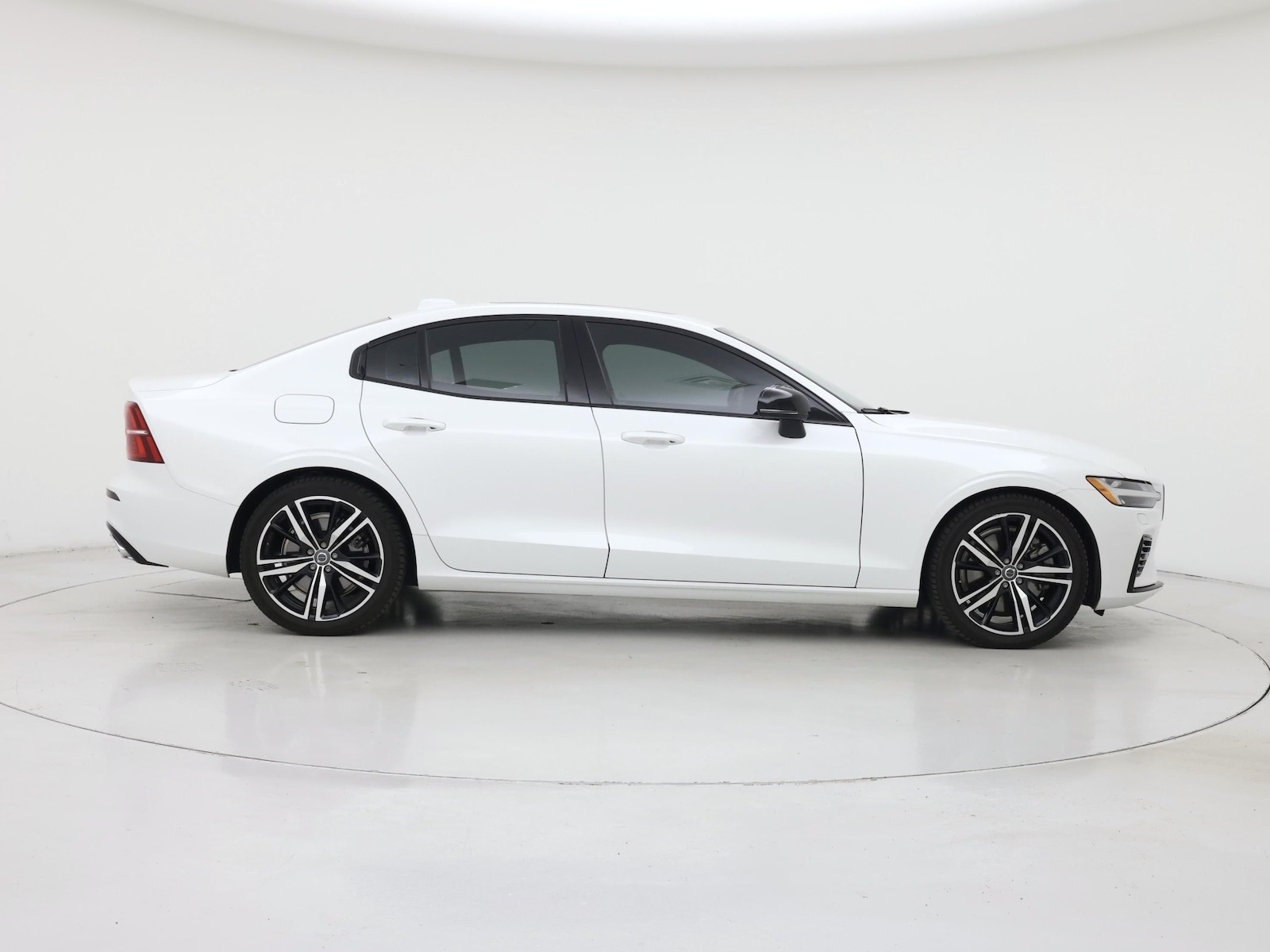 2022 Volvo S60 R-Design - Photo 8